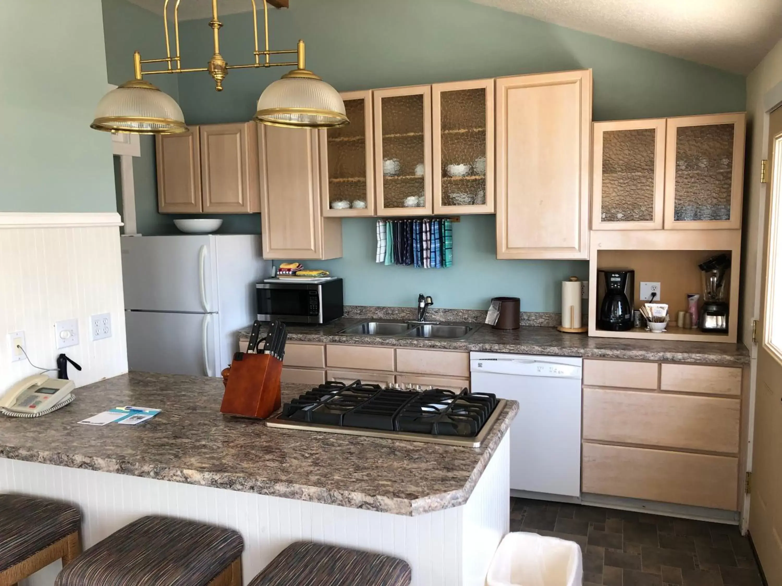 Kitchen/Kitchenette in Inn at Arch Rock