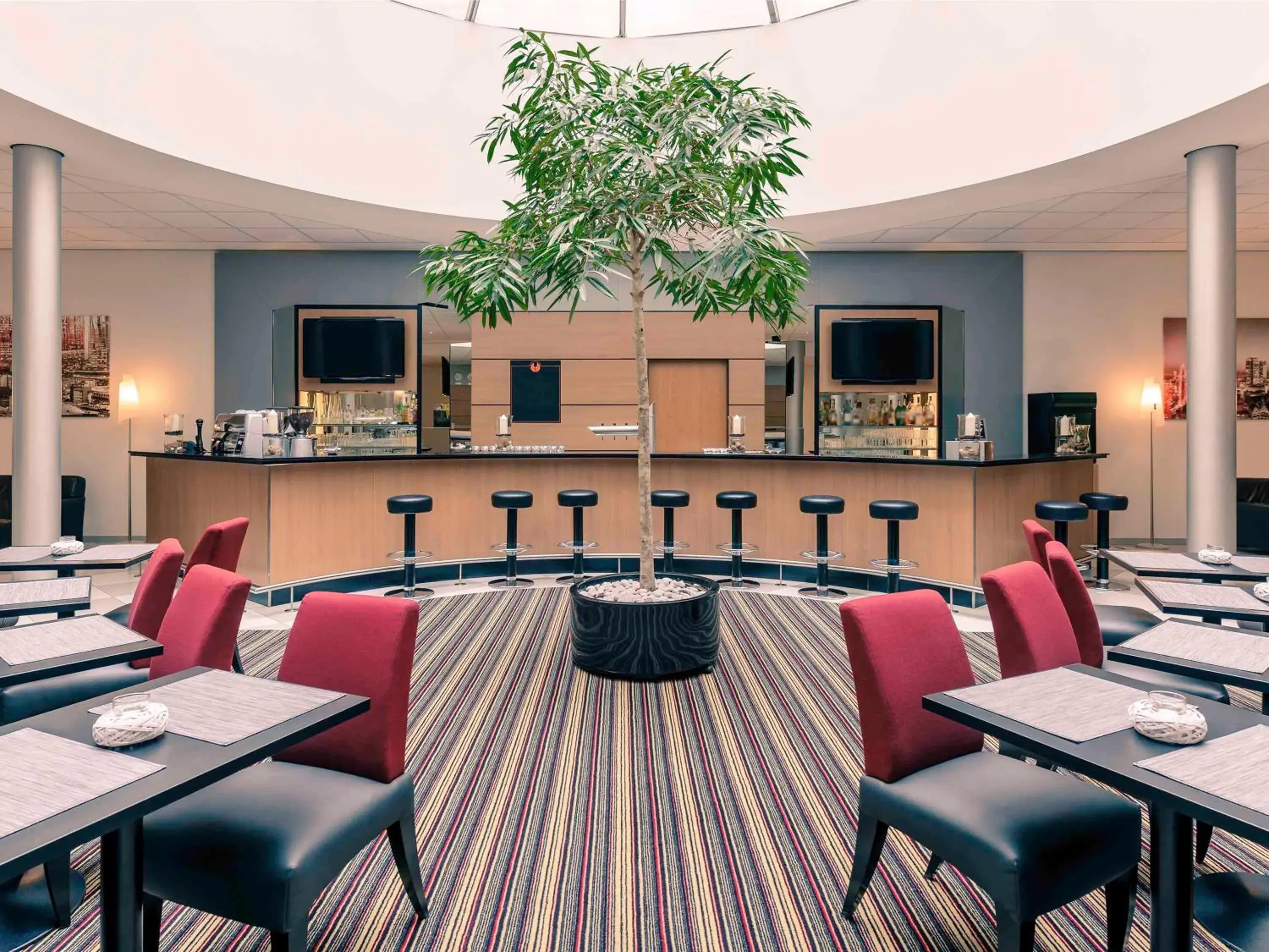 Lounge or bar, Restaurant/Places to Eat in Mercure Hotel Frankfurt Eschborn Süd