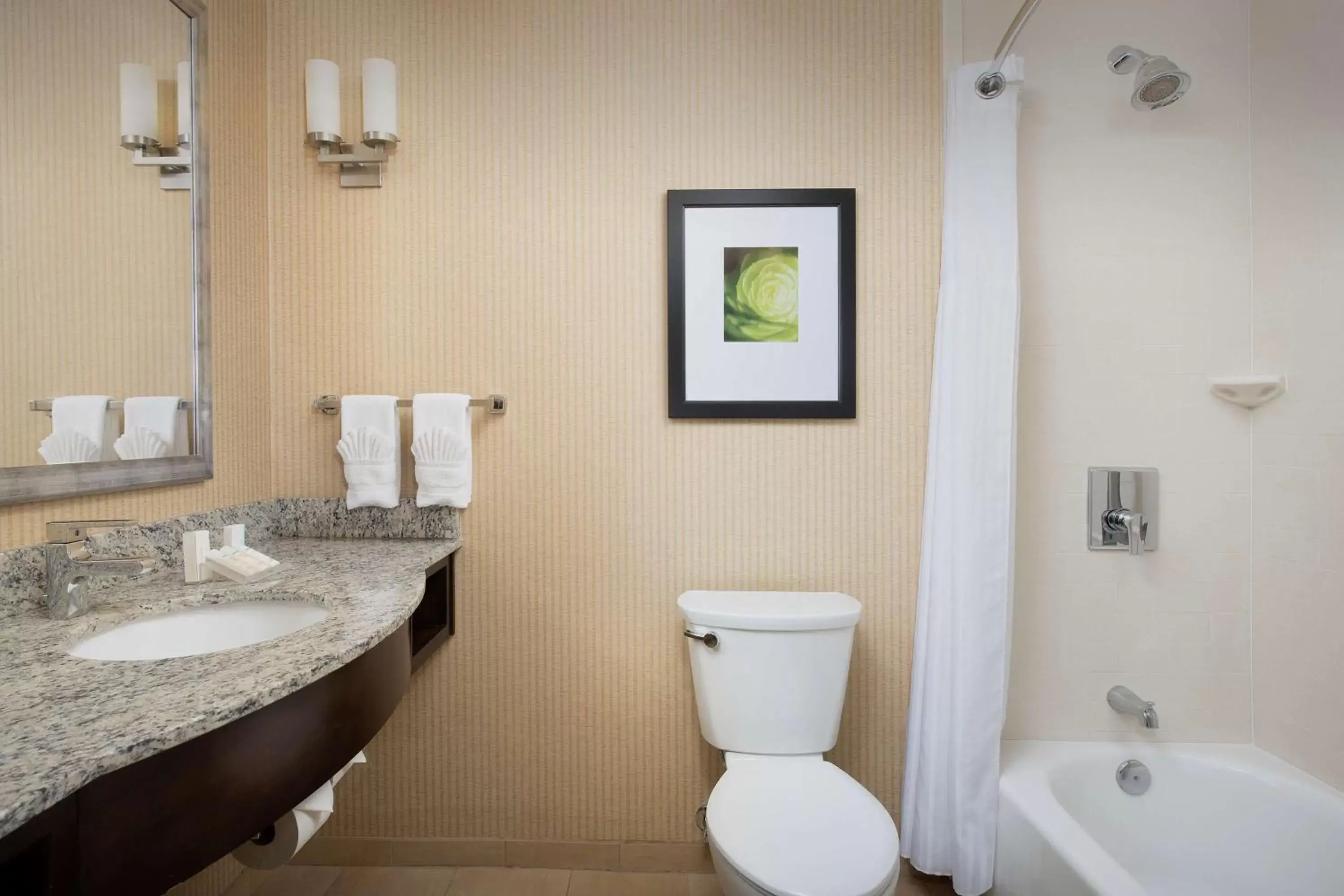 Bathroom in Hilton Garden Inn Gallup