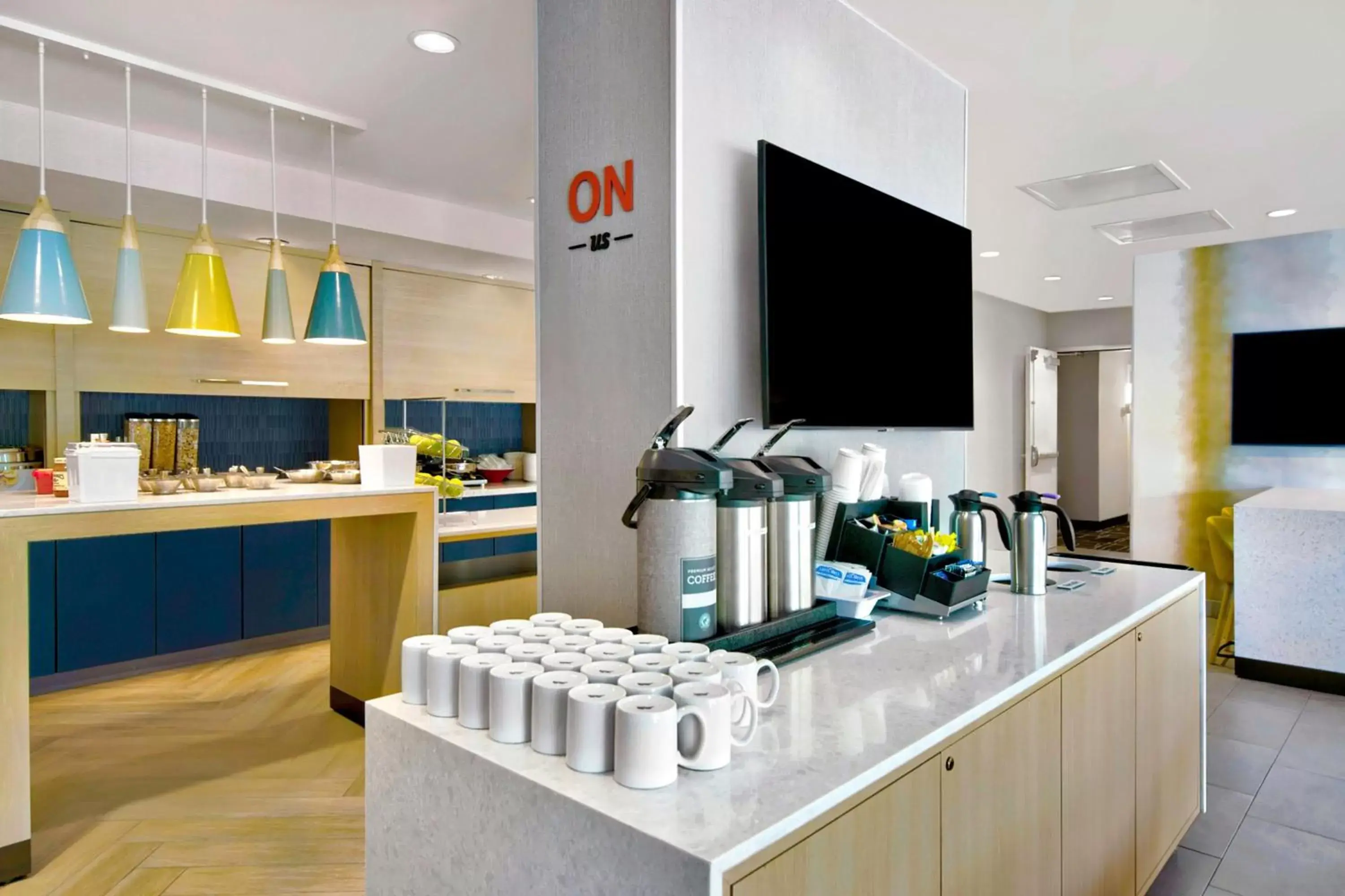 Restaurant/places to eat, Kitchen/Kitchenette in TownePlace Suites by Marriott Asheville West