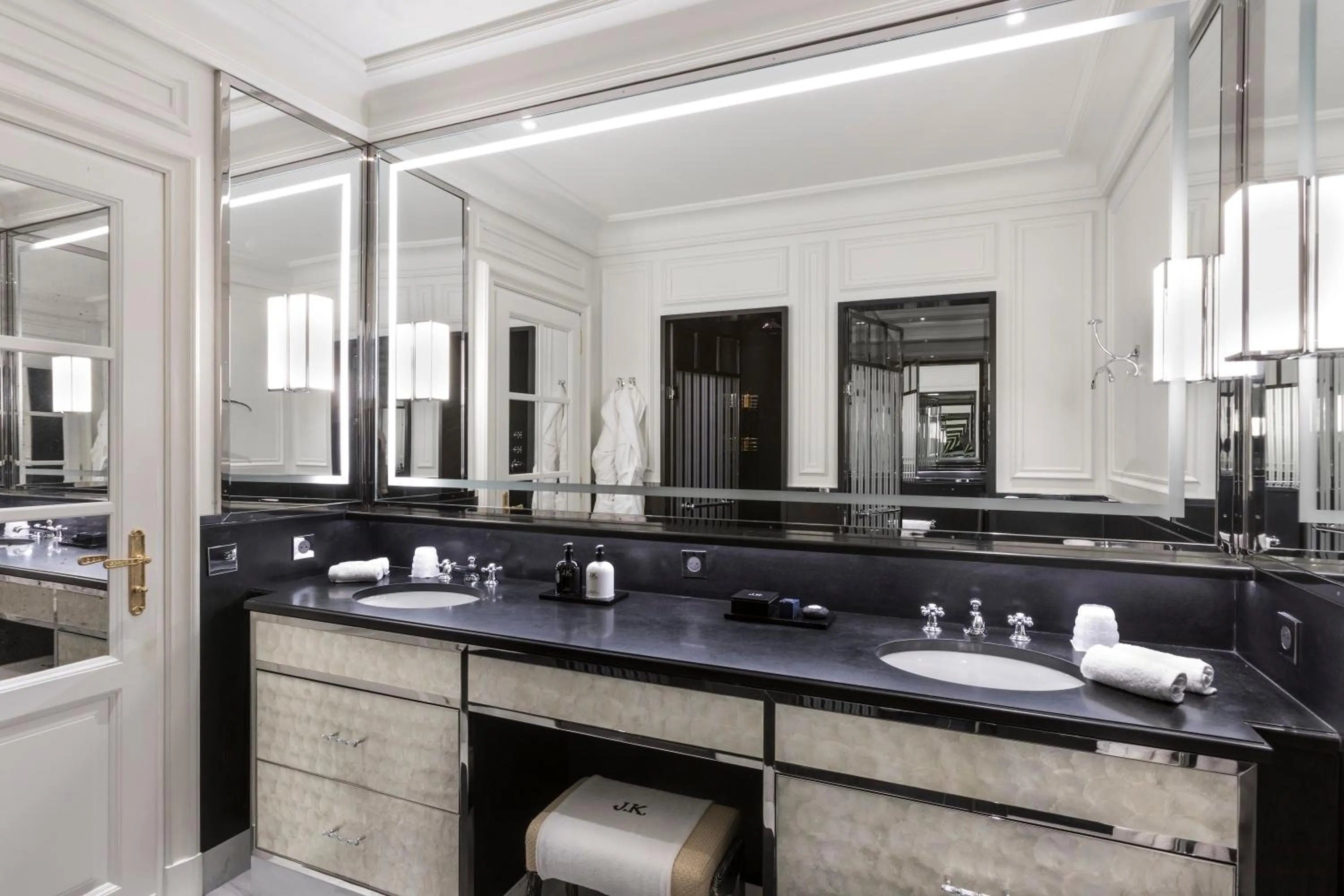 Bathroom in J.K. Place Paris