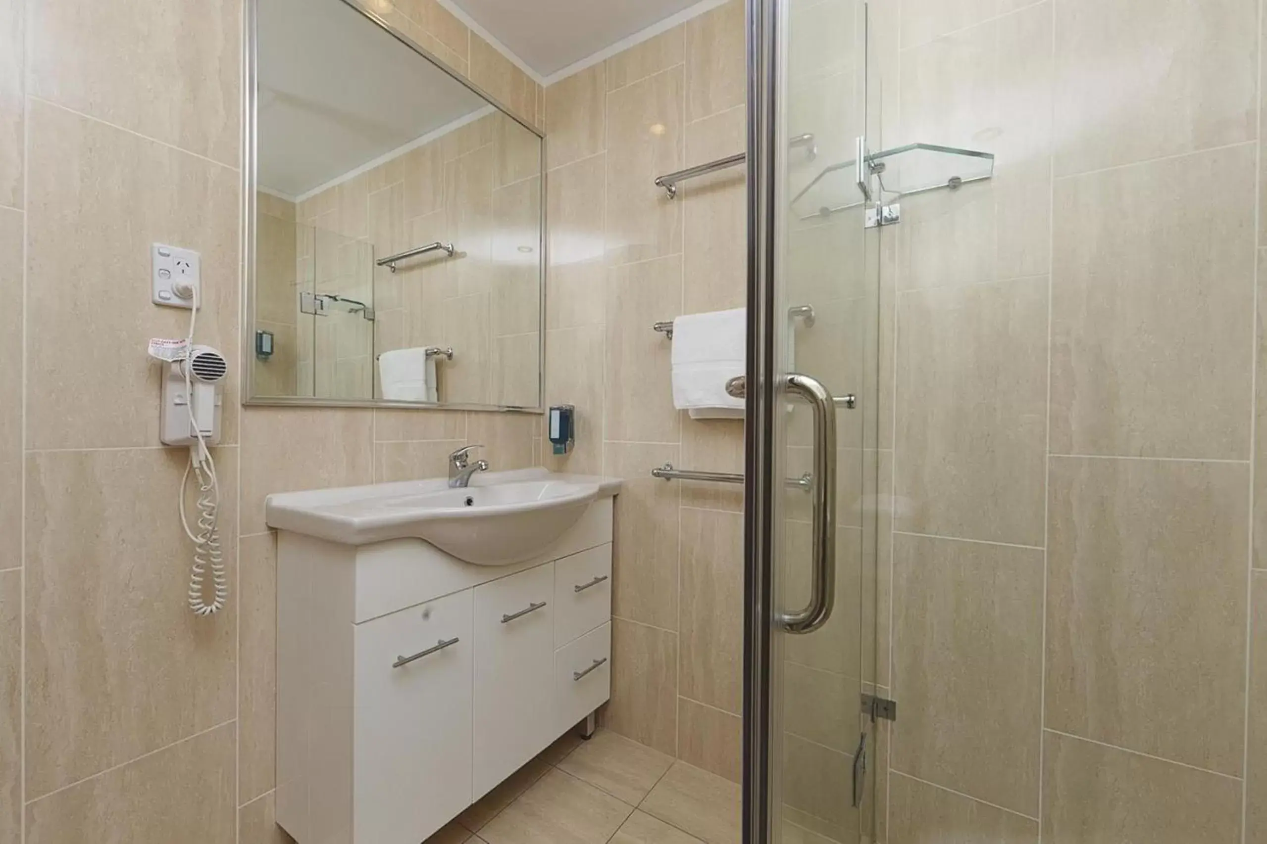 Bathroom in ibis Styles Canberra