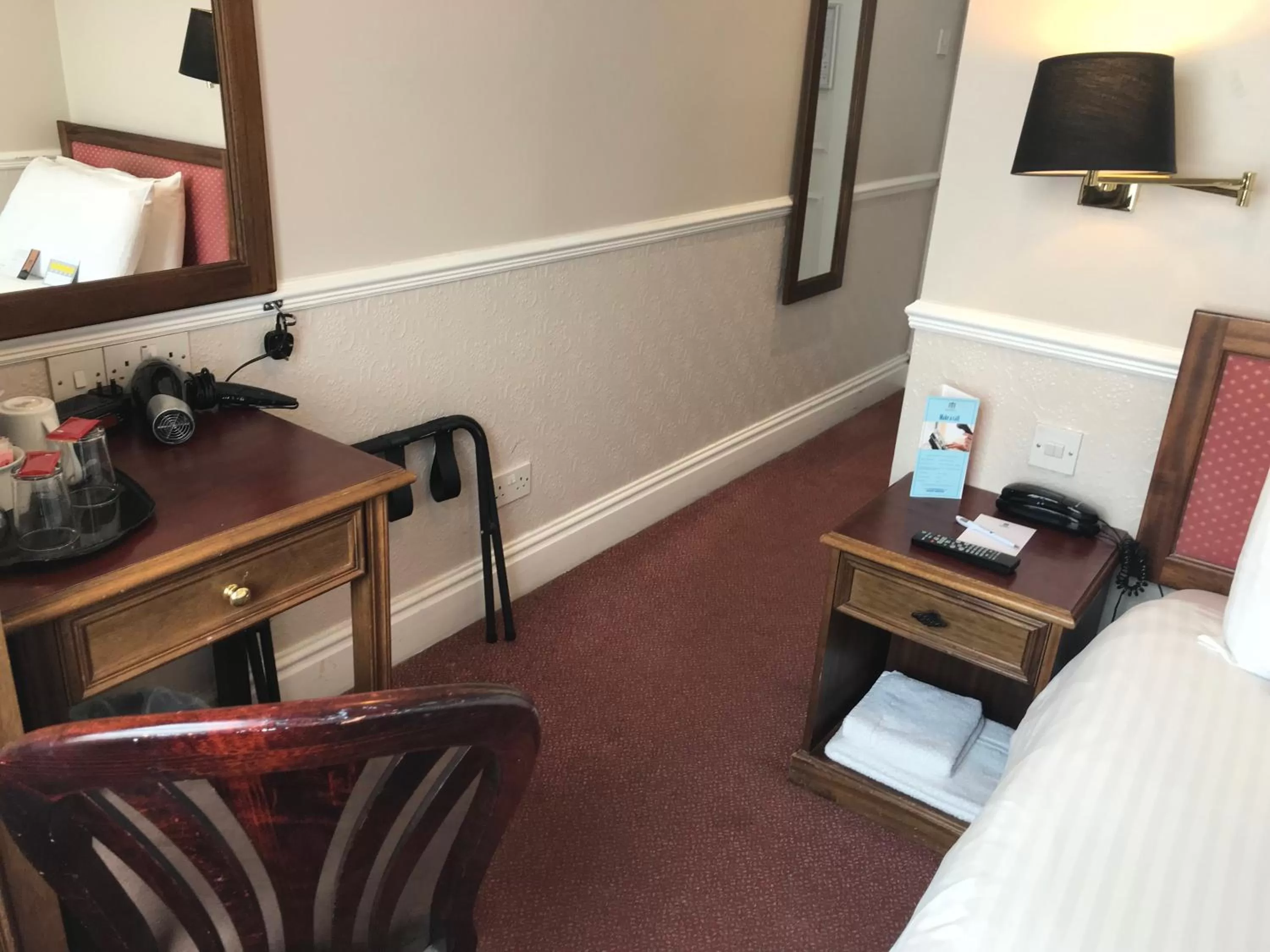 Coffee/tea facilities, Bed in Best Western Hotel Hatfield