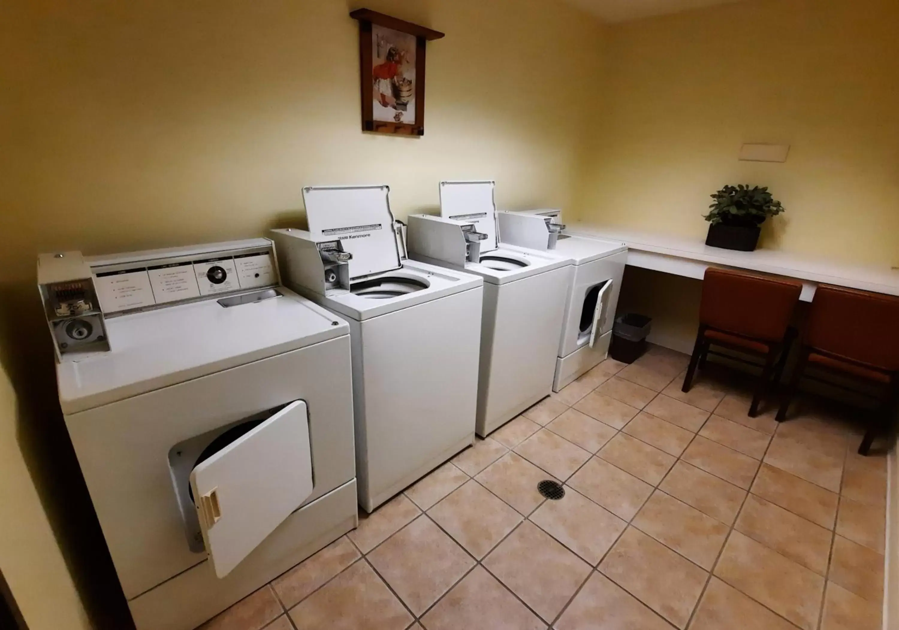 laundry, Kitchen/Kitchenette in Horse Creek Inn