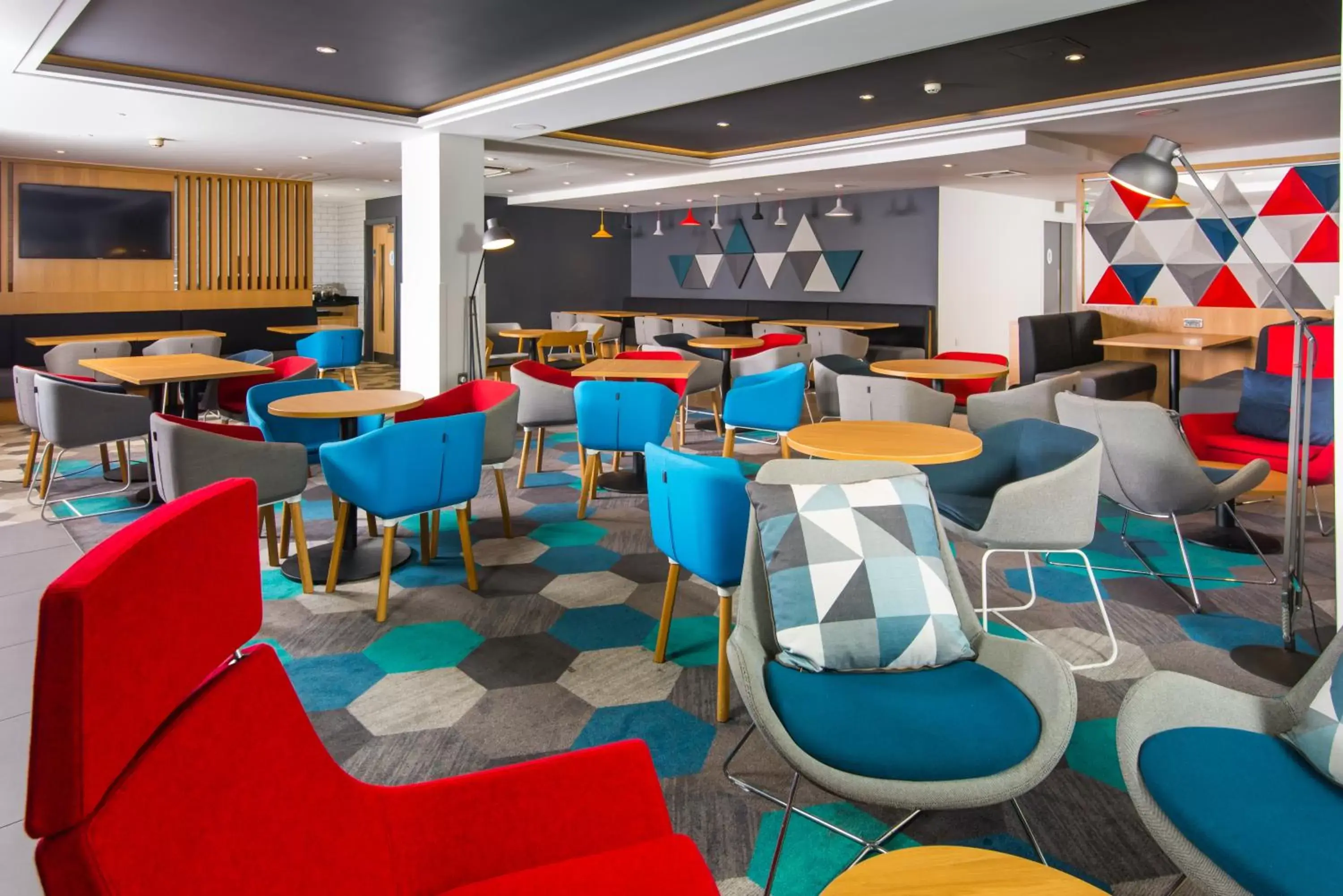 Restaurant/Places to Eat in Holiday Inn Express London-Hammersmith, an IHG Hotel