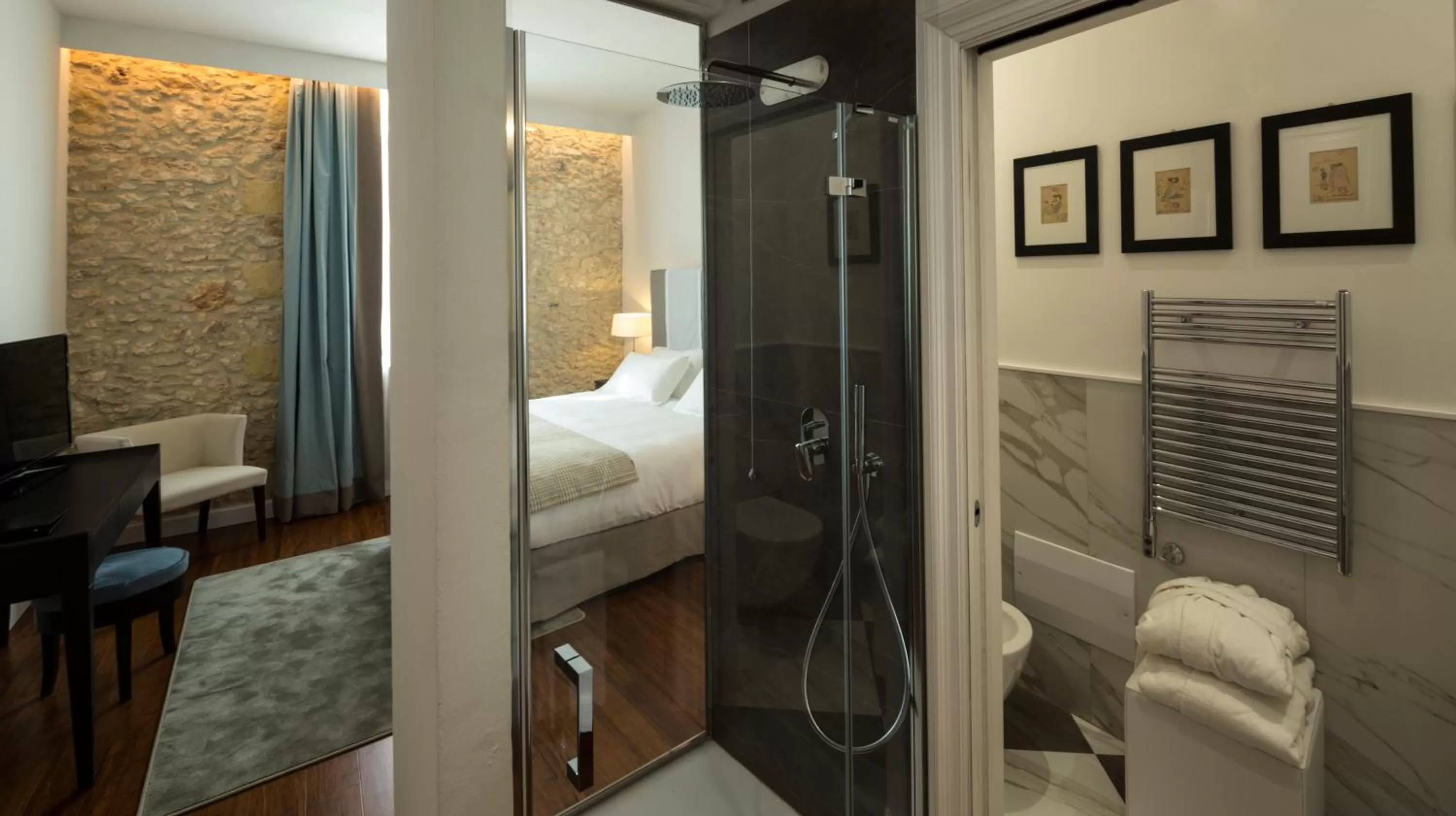 Photo of the whole room, Bed in Hotel Villa Fanny