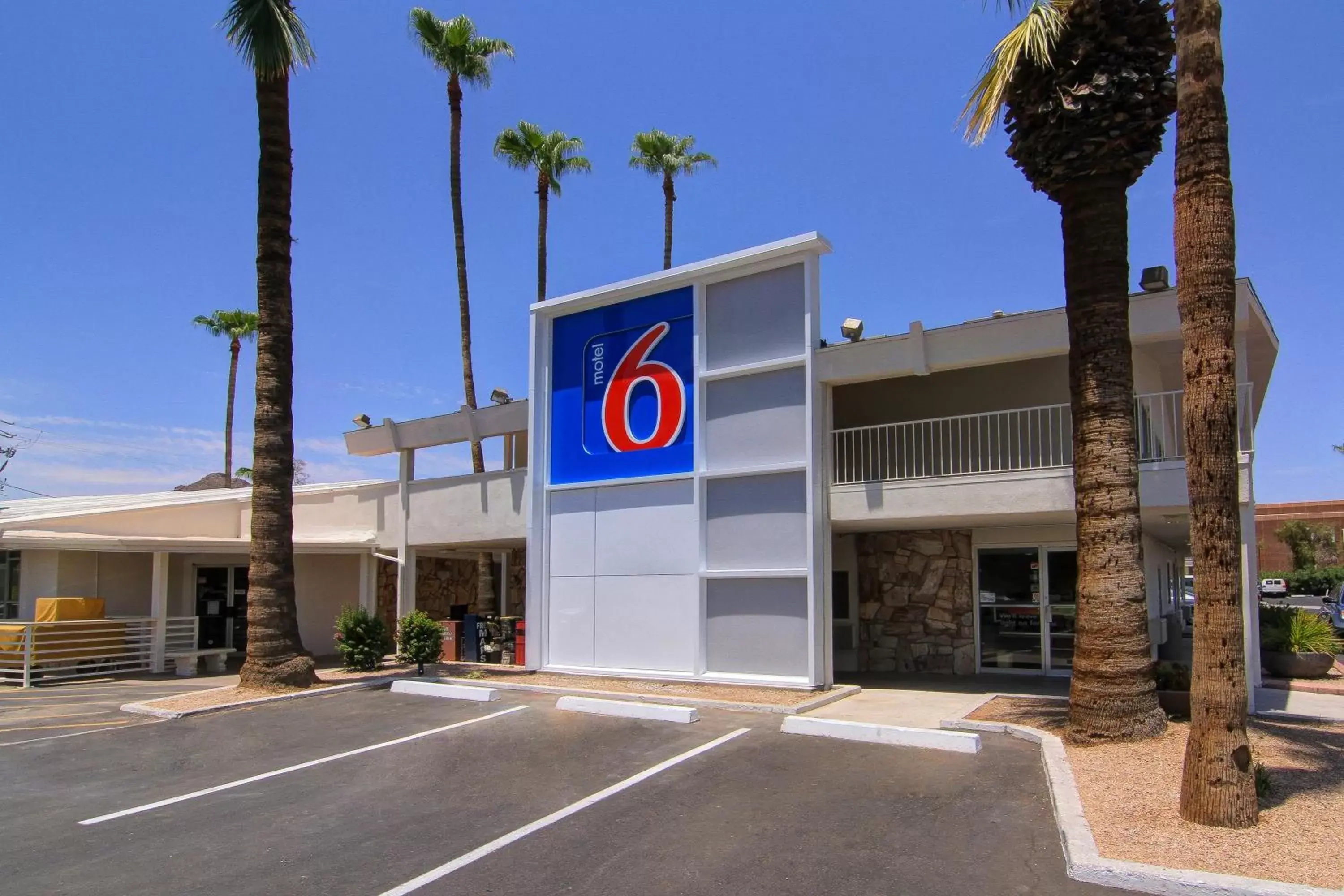 Facade/entrance, Property Building in Motel 6 Old town Scottsdale Fashion Square