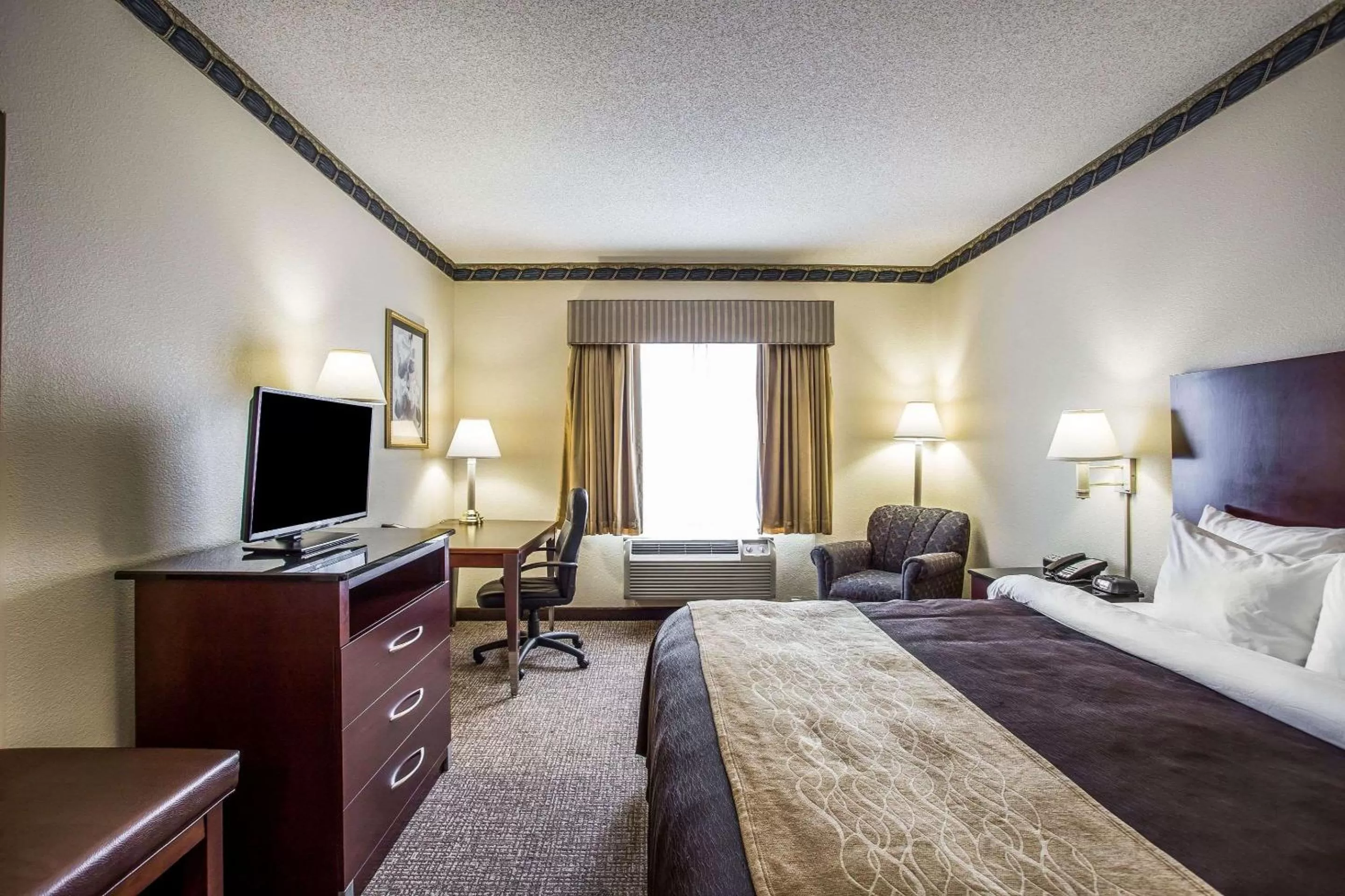 Photo of the whole room, Bed in Comfort Inn & Suites FtJackson Maingate