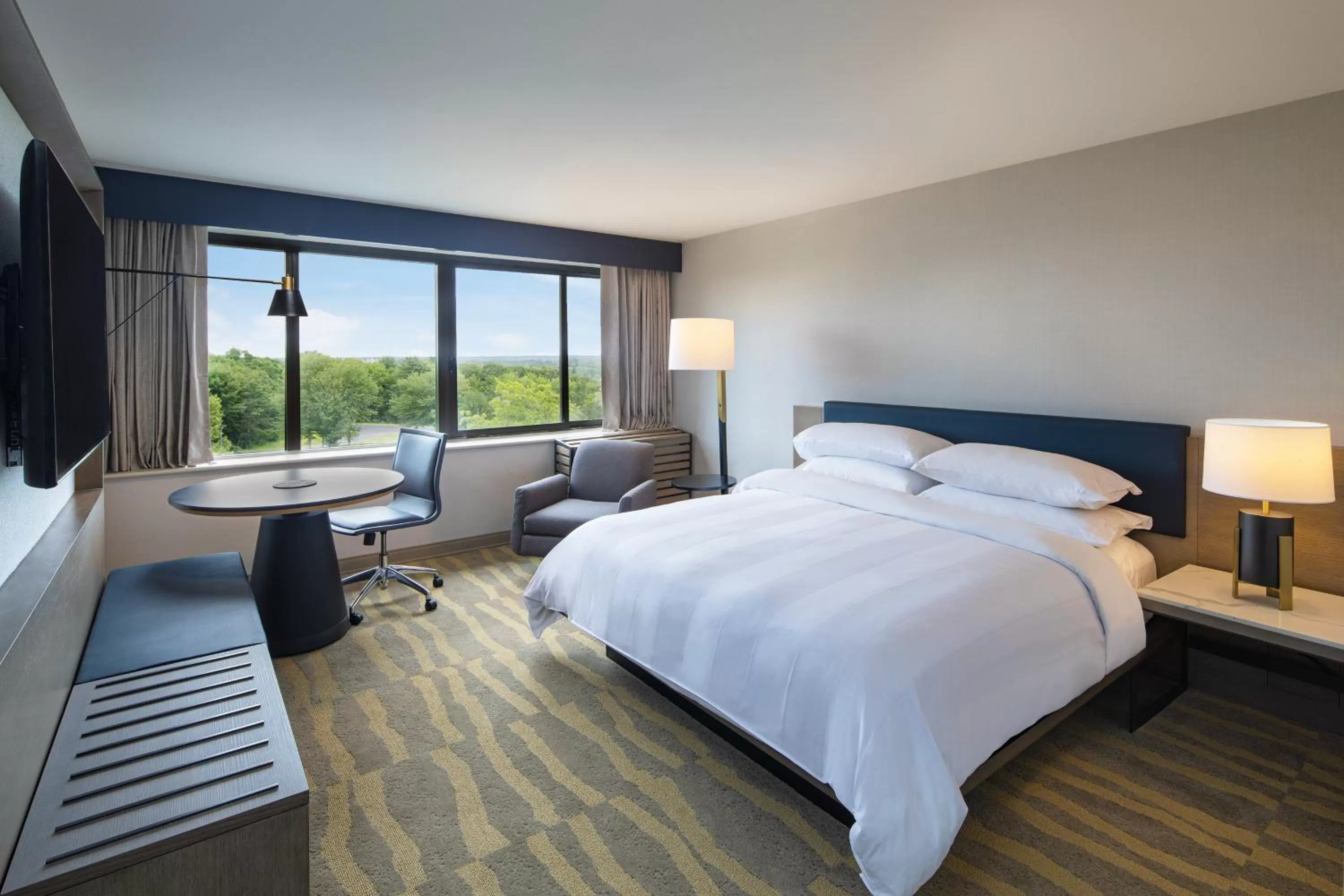 Photo of the whole room, Bed in Portland Sheraton at Sable Oaks