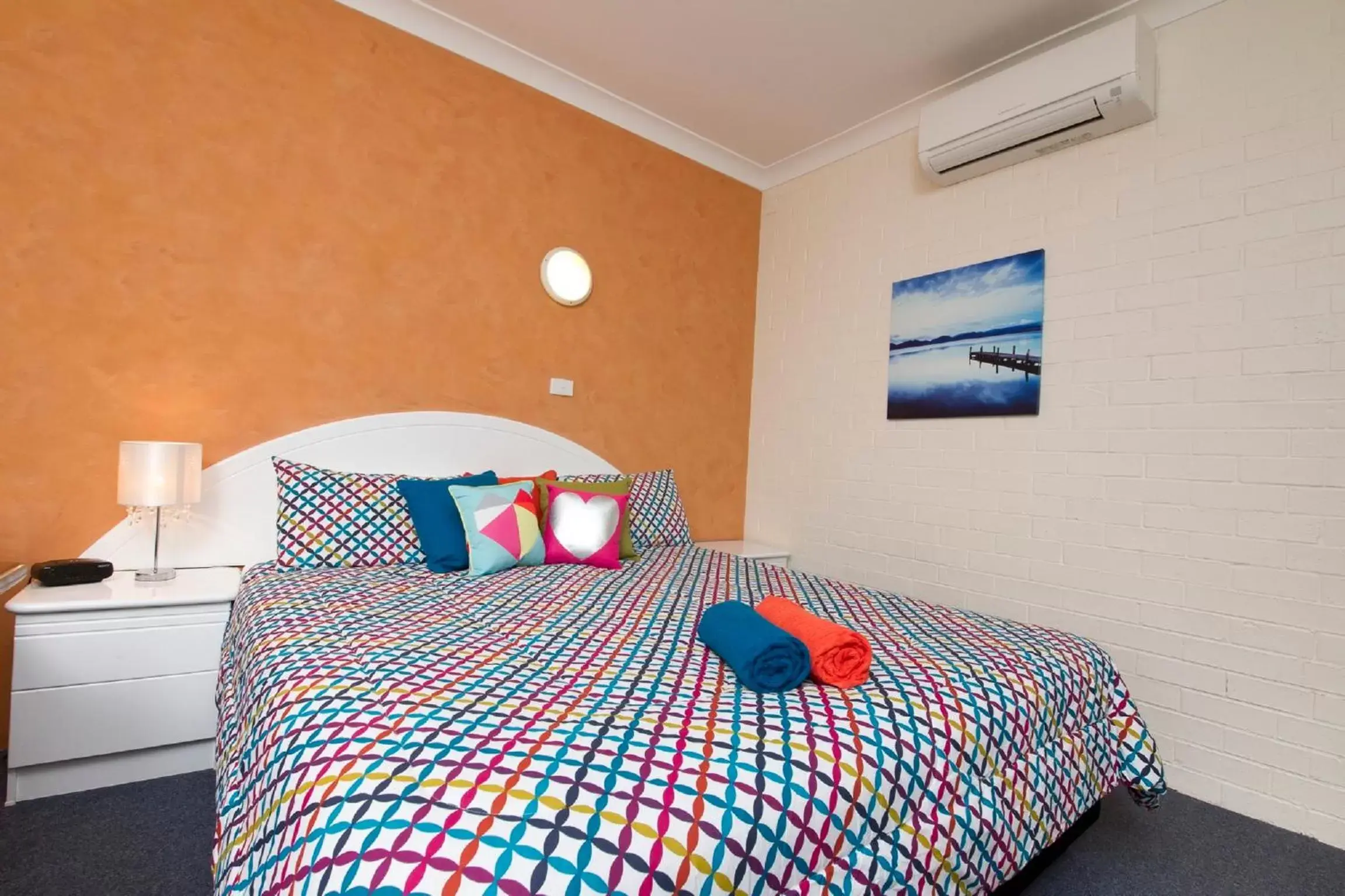 Bedroom, Bed in Tuncurry Beach Motel