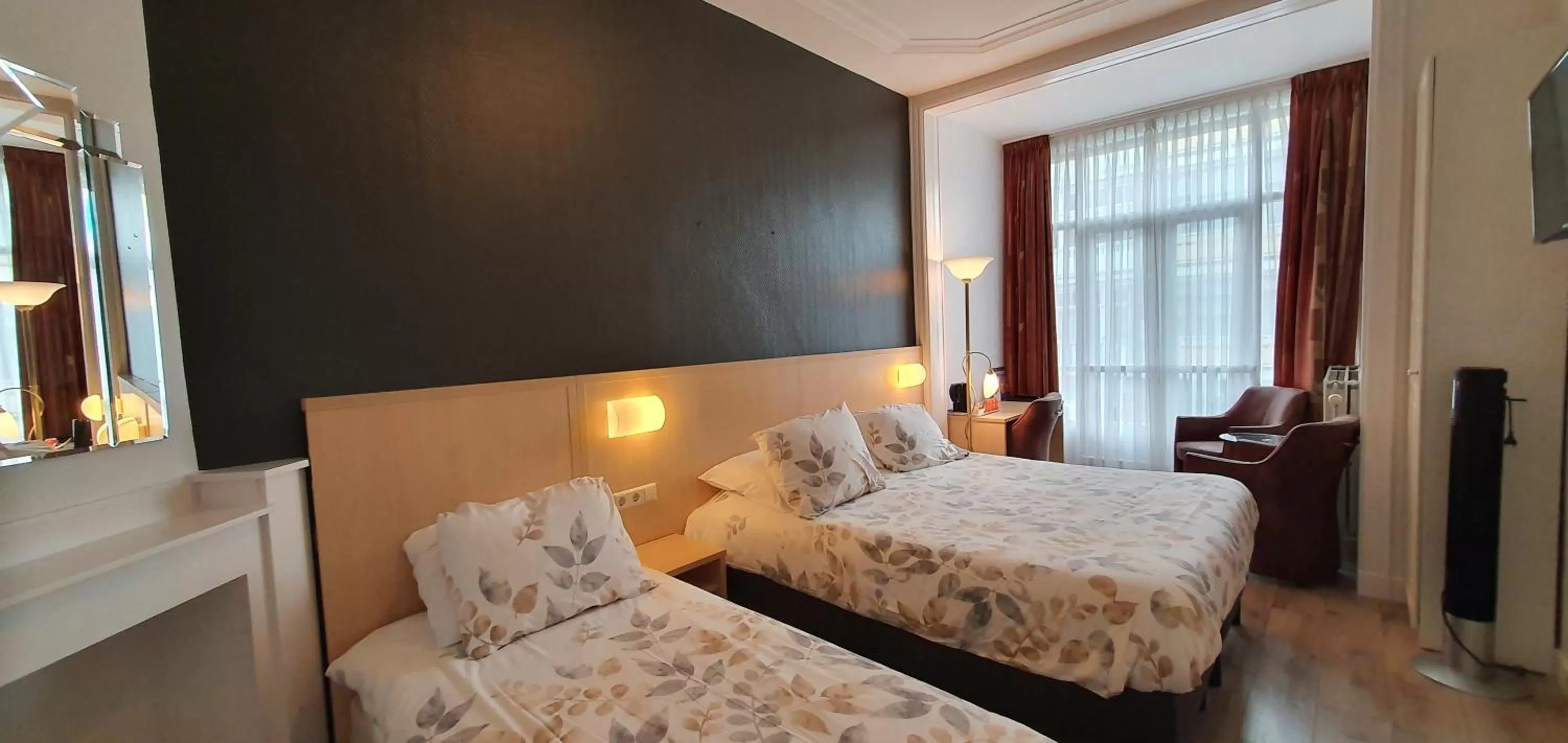 Photo of the whole room, Bed in Hotel Bor Scheveningen