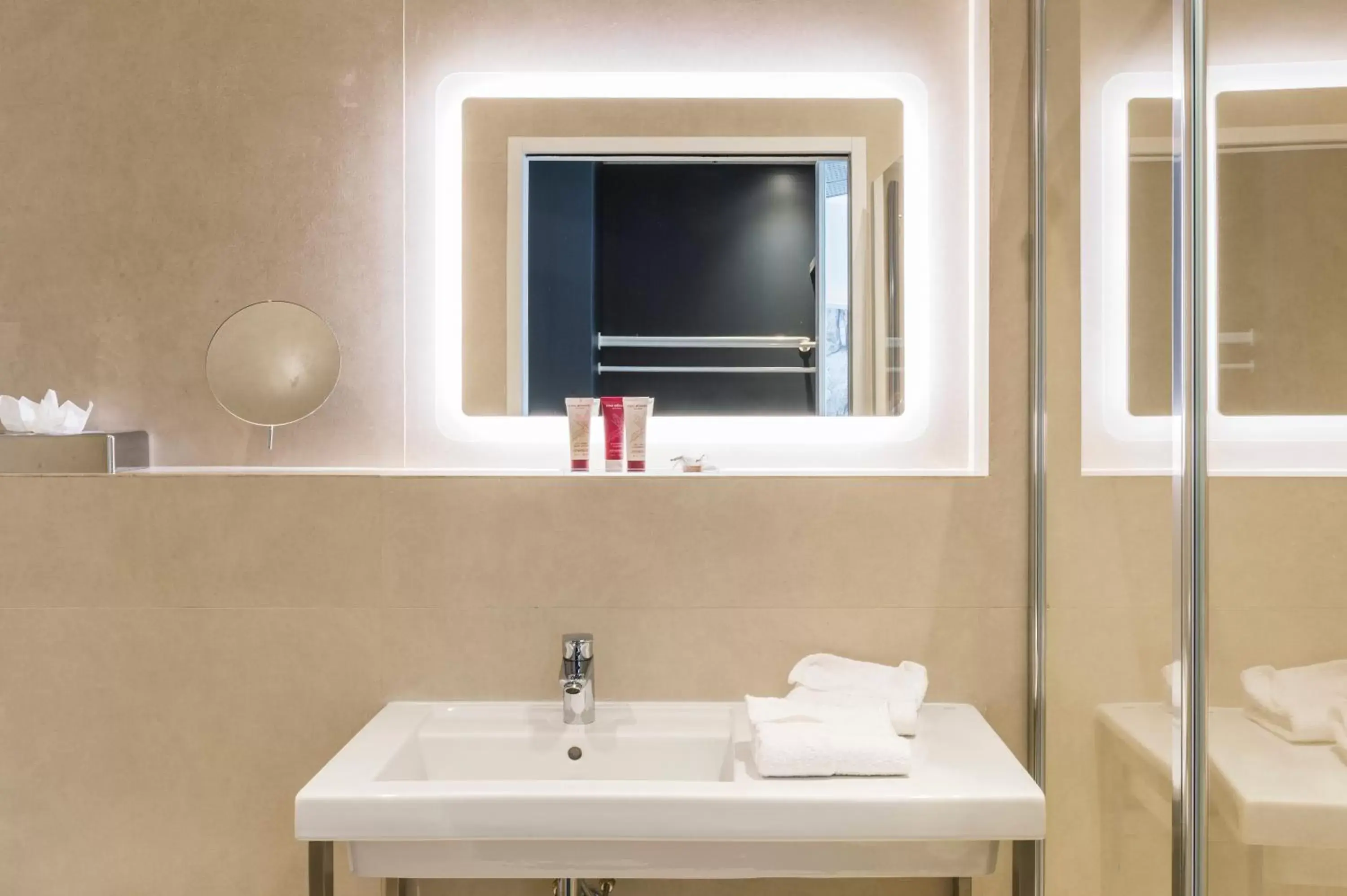Bathroom in Mercure Hotel & Spa Bastia Biguglia