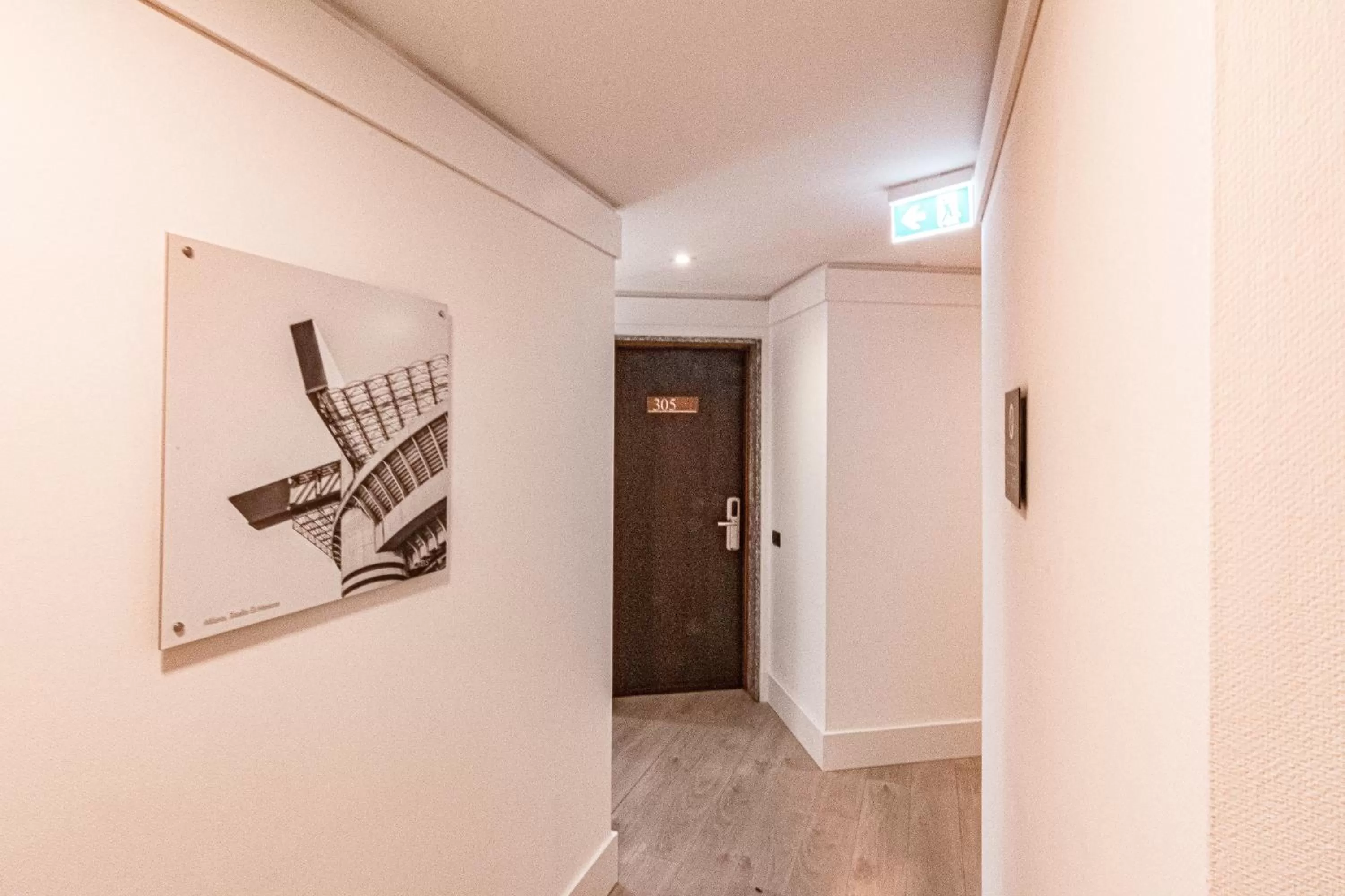 Logo/Certificate/Sign in BB Hotels Smarthotel Re Milano Nord