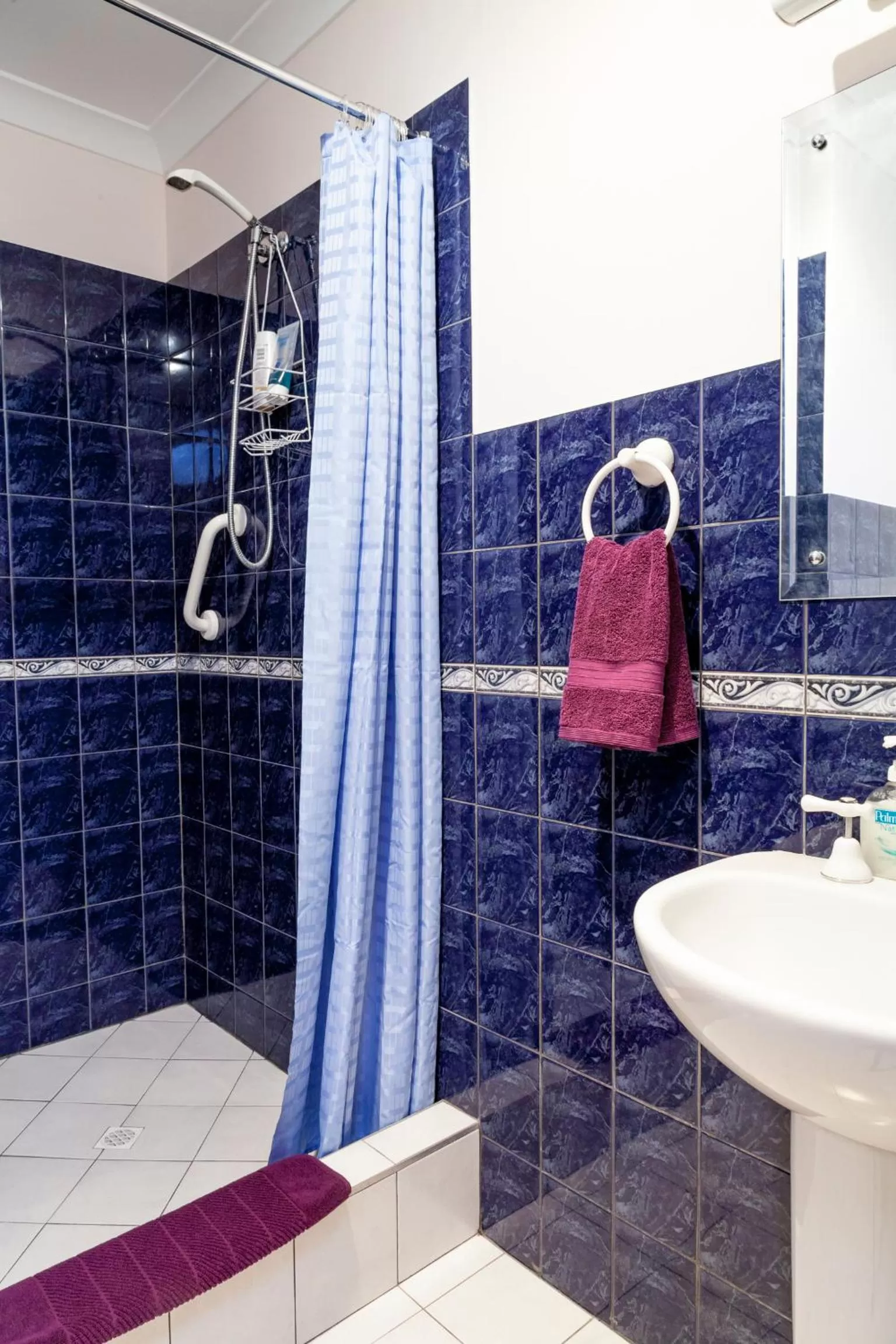 Shower in Aarn House B&B Airport Accommodation
