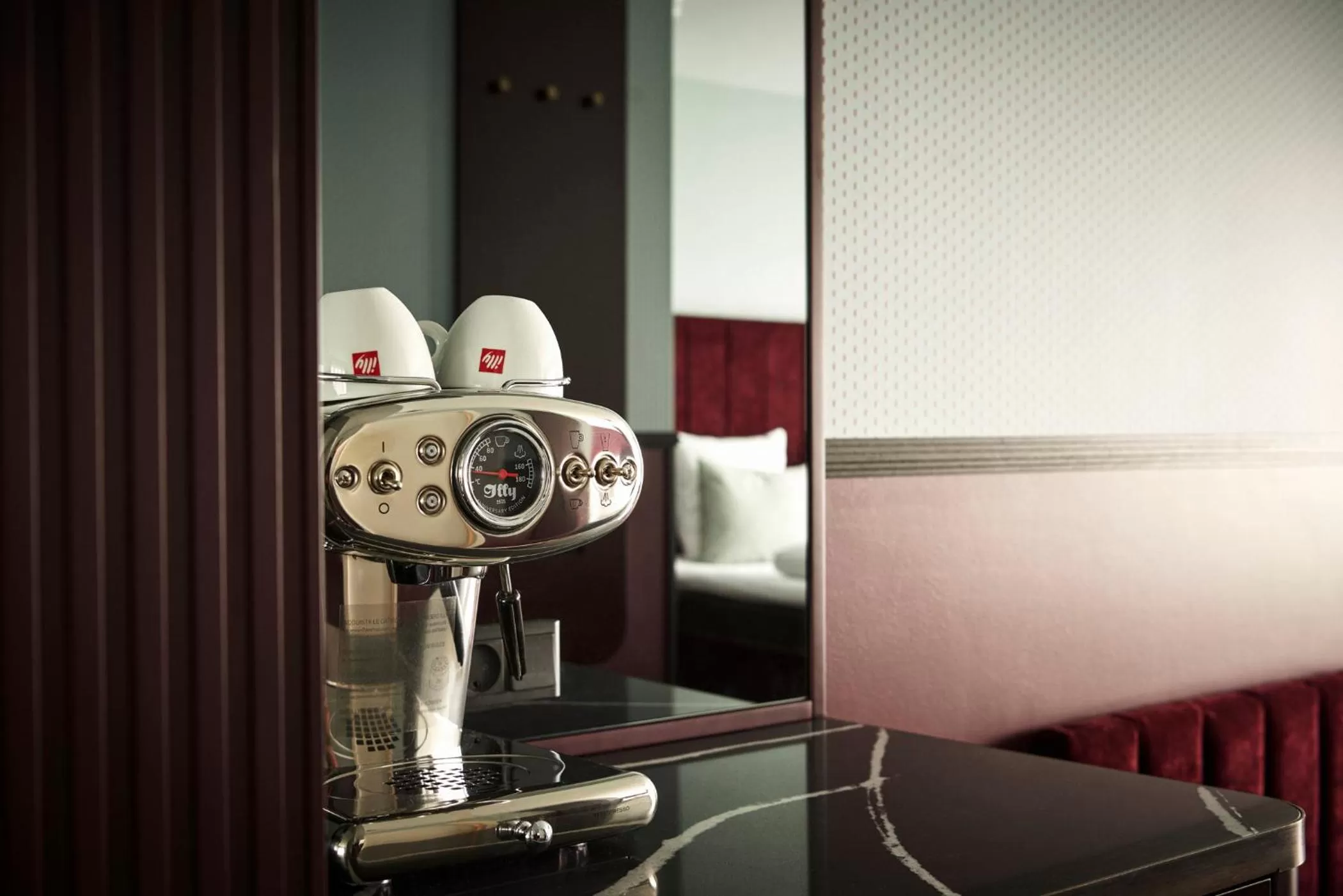 Coffee/tea facilities in WIDE Hotel