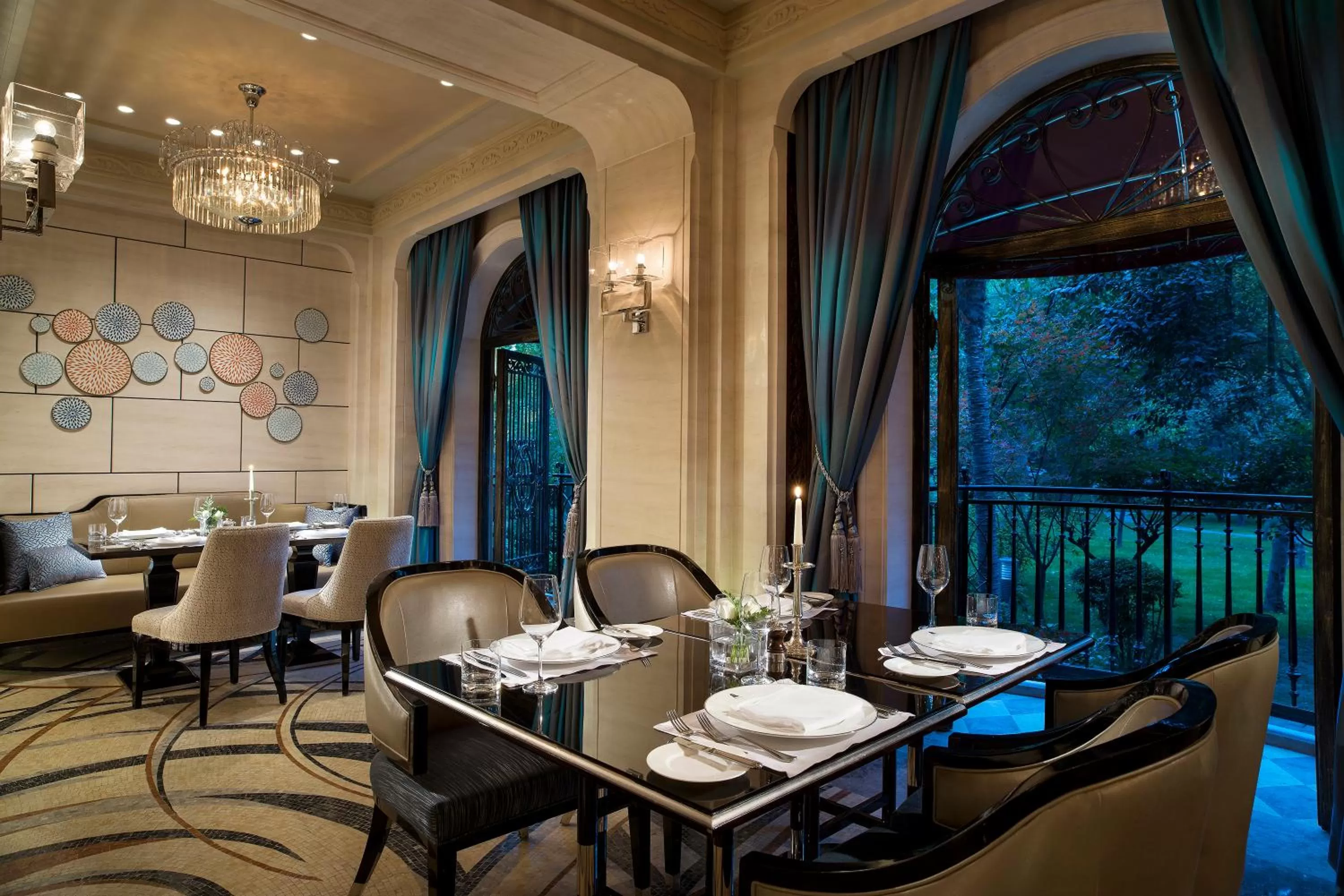 Dining area in Sofitel Legend People's Grand Hotel Xi'an