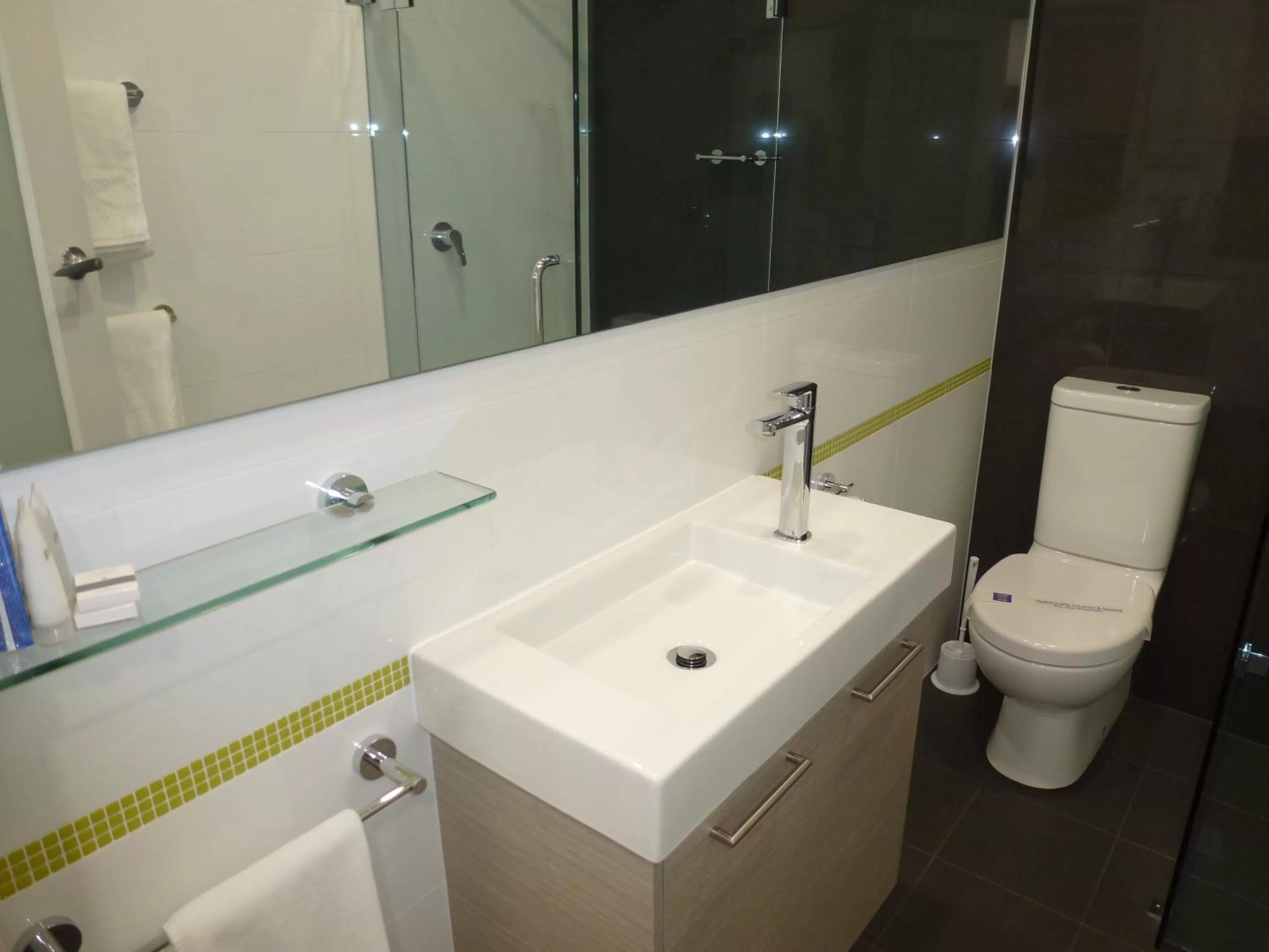 Bathroom in Tower Motor Inn