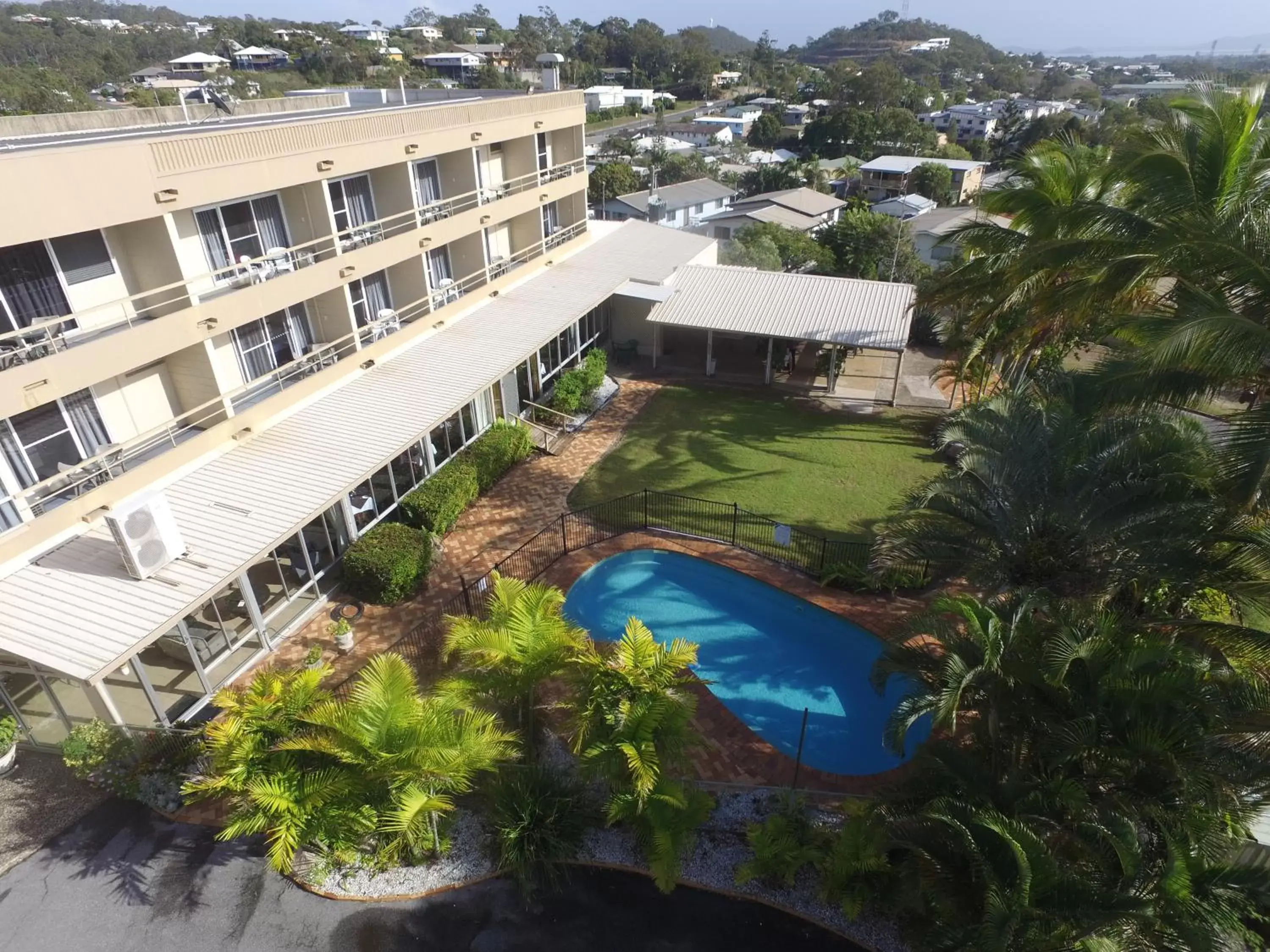 Swimming pool, Bird's-eye View in Camelot Motel