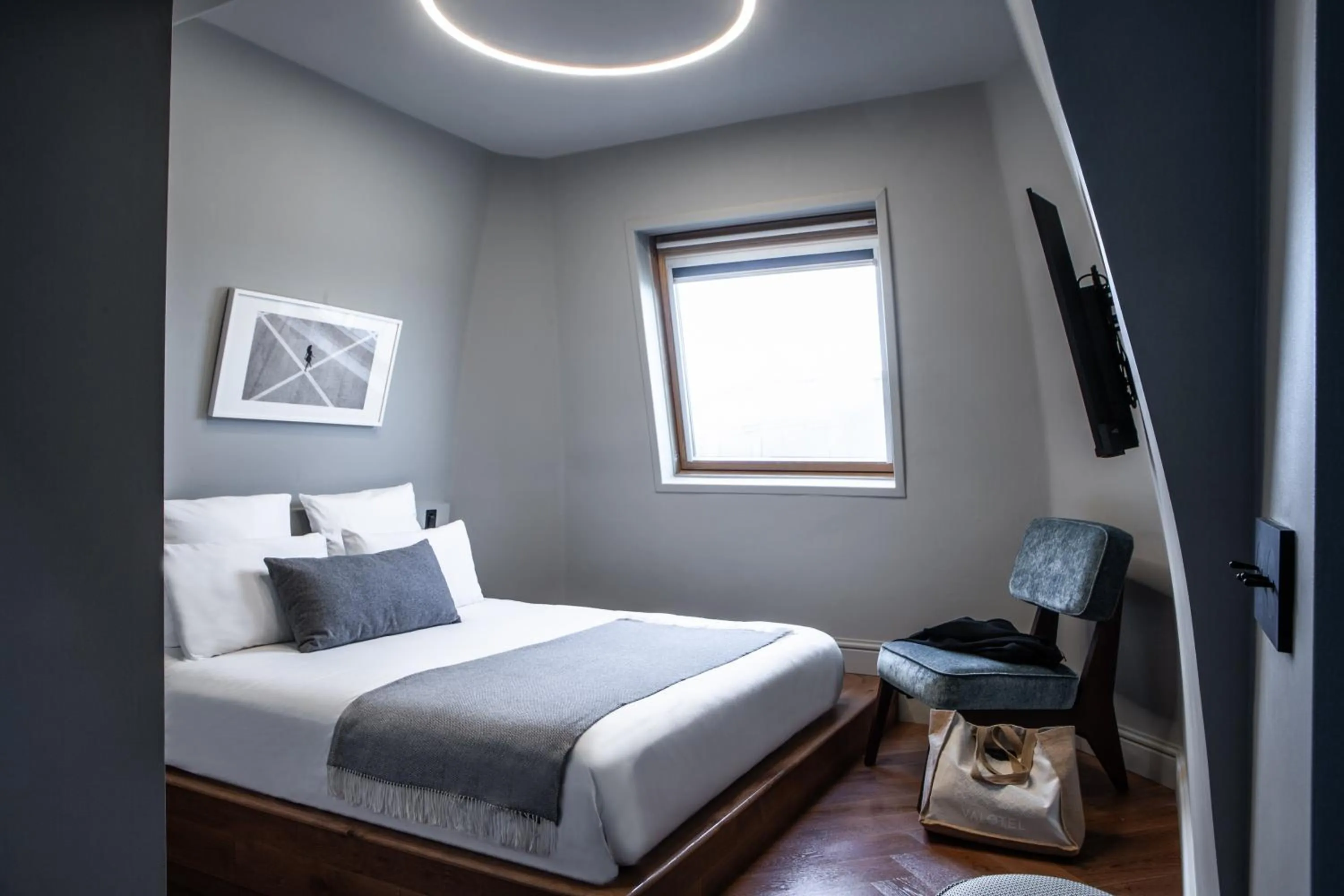 Bed in ibis Styles Paris Gare du Nord TGV