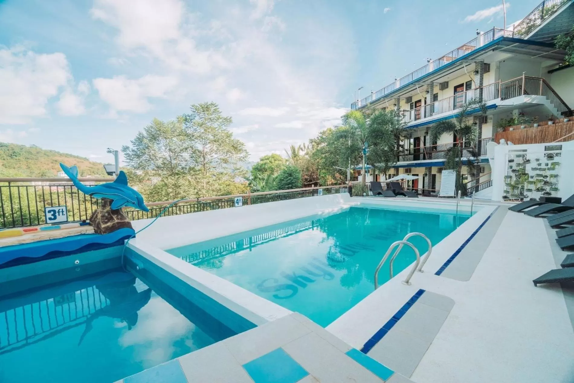 Swimming pool in Skylodge Resort