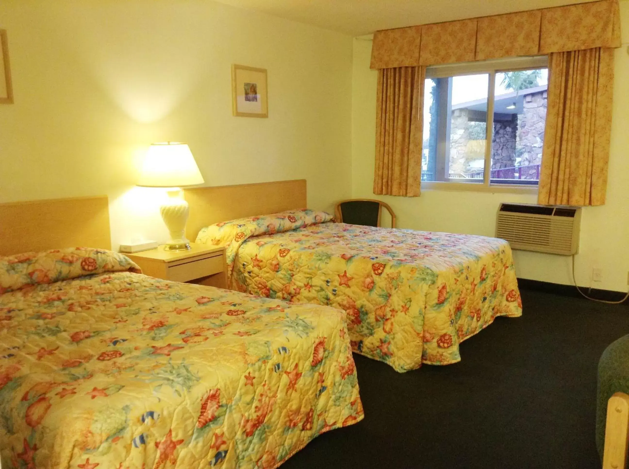 Double Room with Two Double Beds in Seahorse Inn