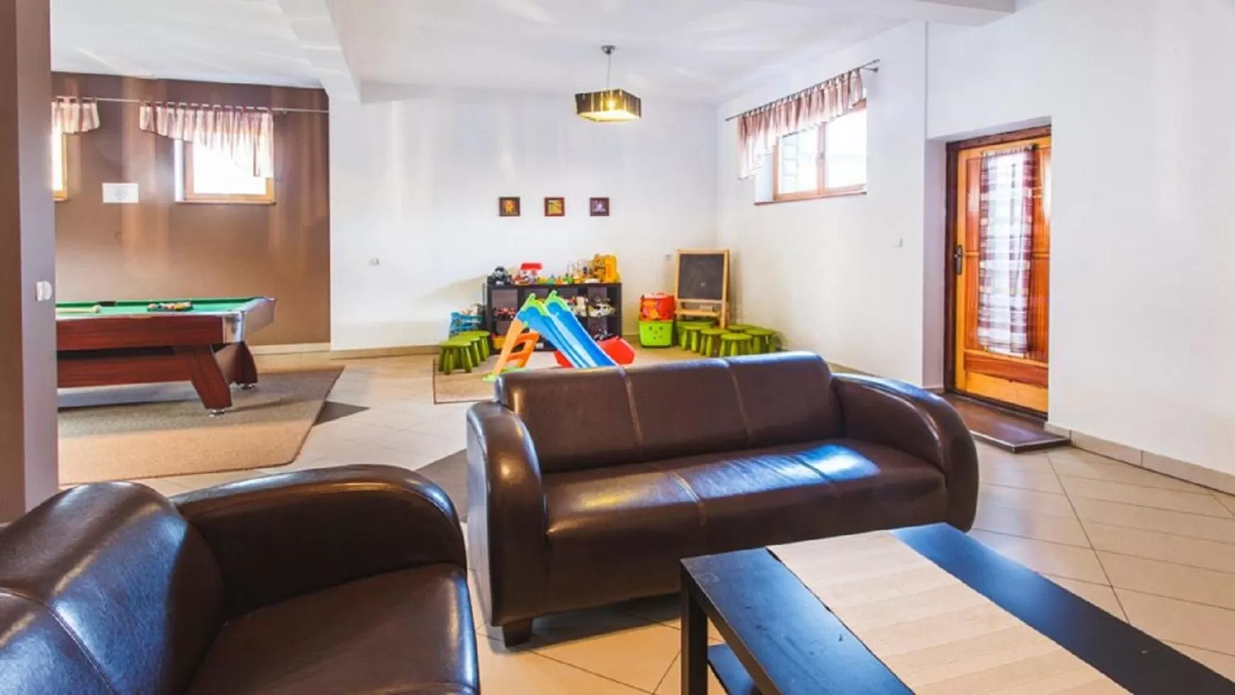 Communal lounge/ TV room in Chata u Bronka