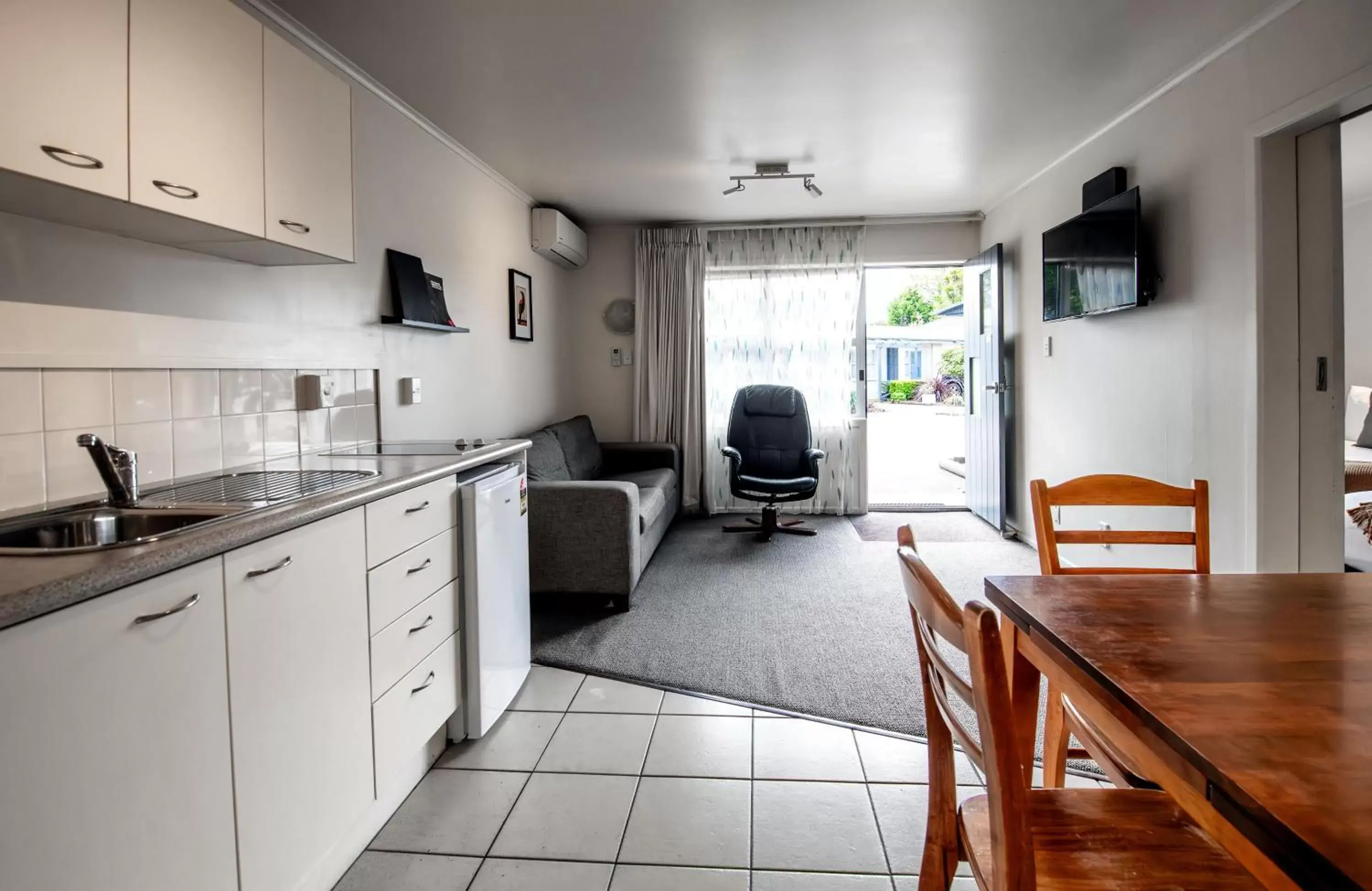 Kitchen or kitchenette, Kitchen/Kitchenette in Best Western Braeside Rotorua