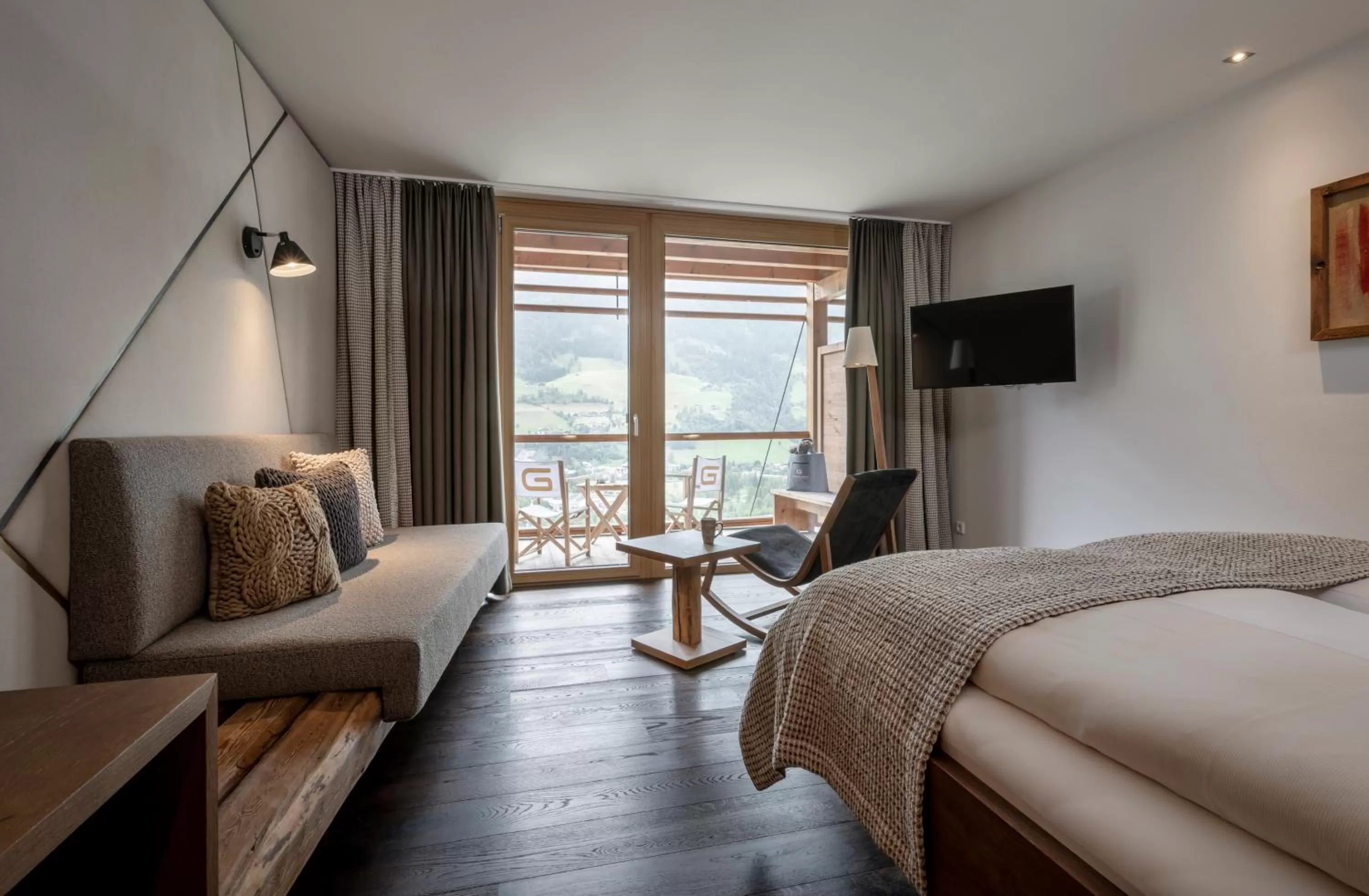 Large Superior Double Room with Balcony - single occupancy in Das.Goldberg