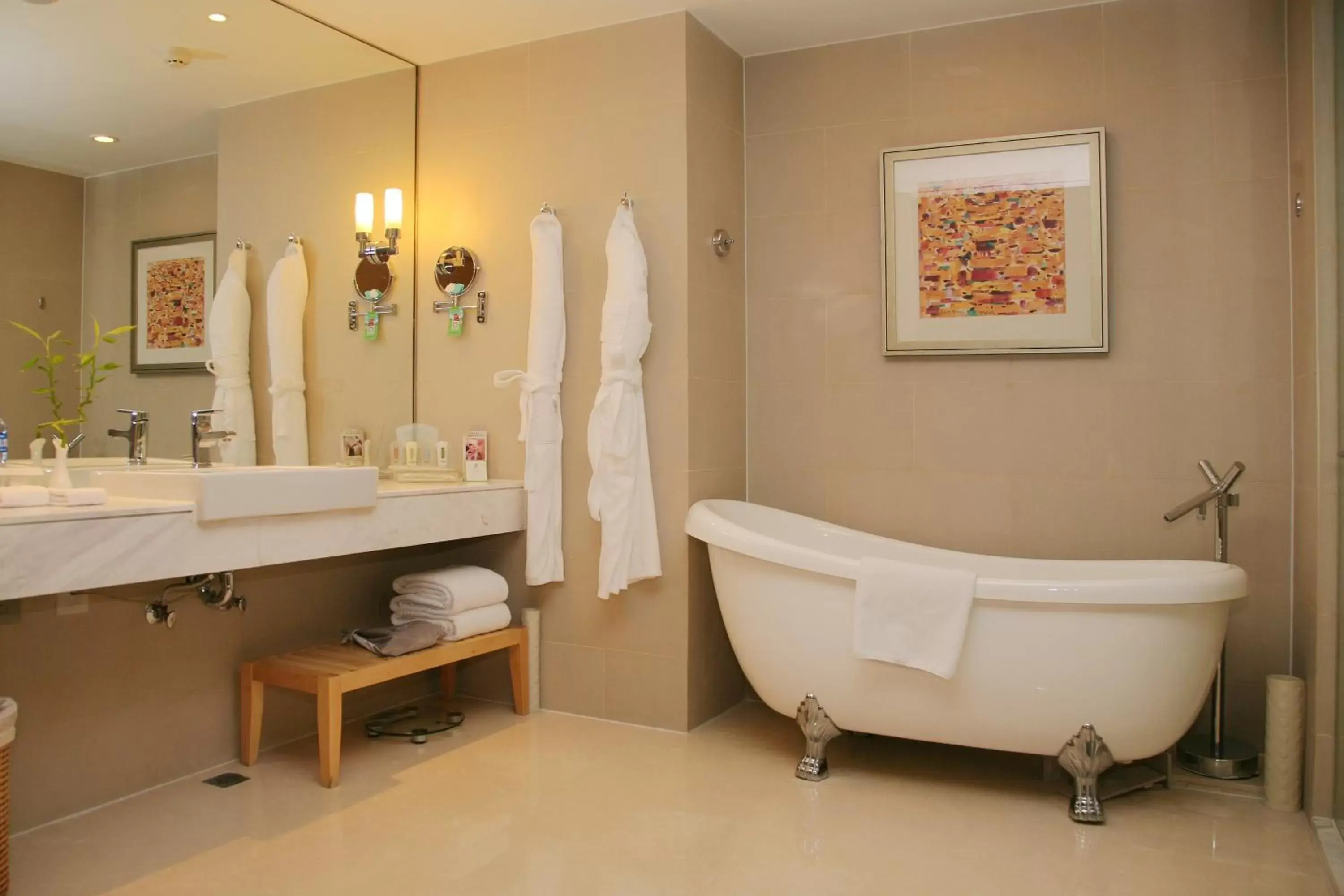 Photo of the whole room, Bathroom in Holiday Inn Beijing Deshengmen, an IHG Hotel