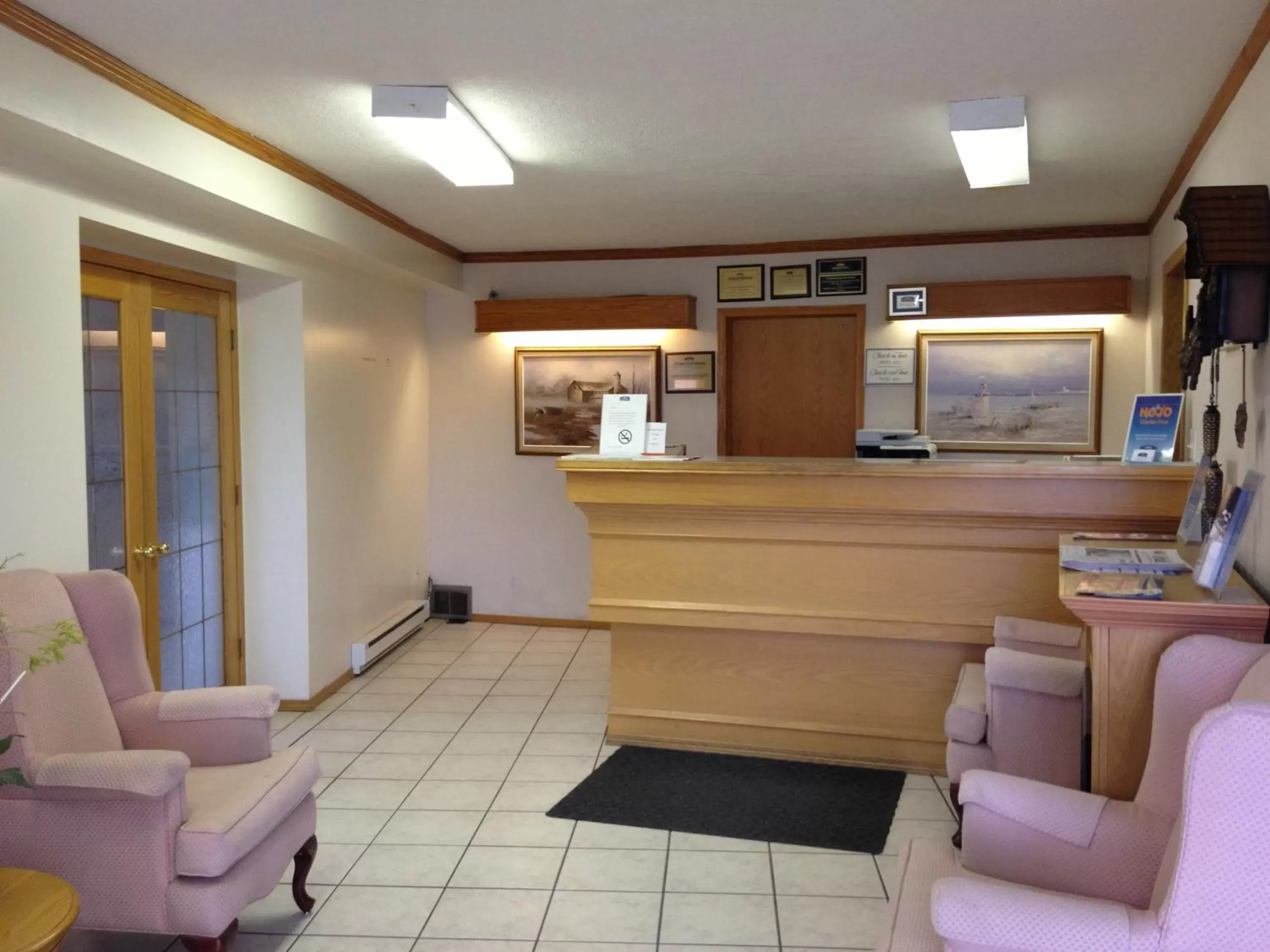 Lobby or reception in Knights Inn Lethbridge Lobby or reception in Knights Inn Lethbridge