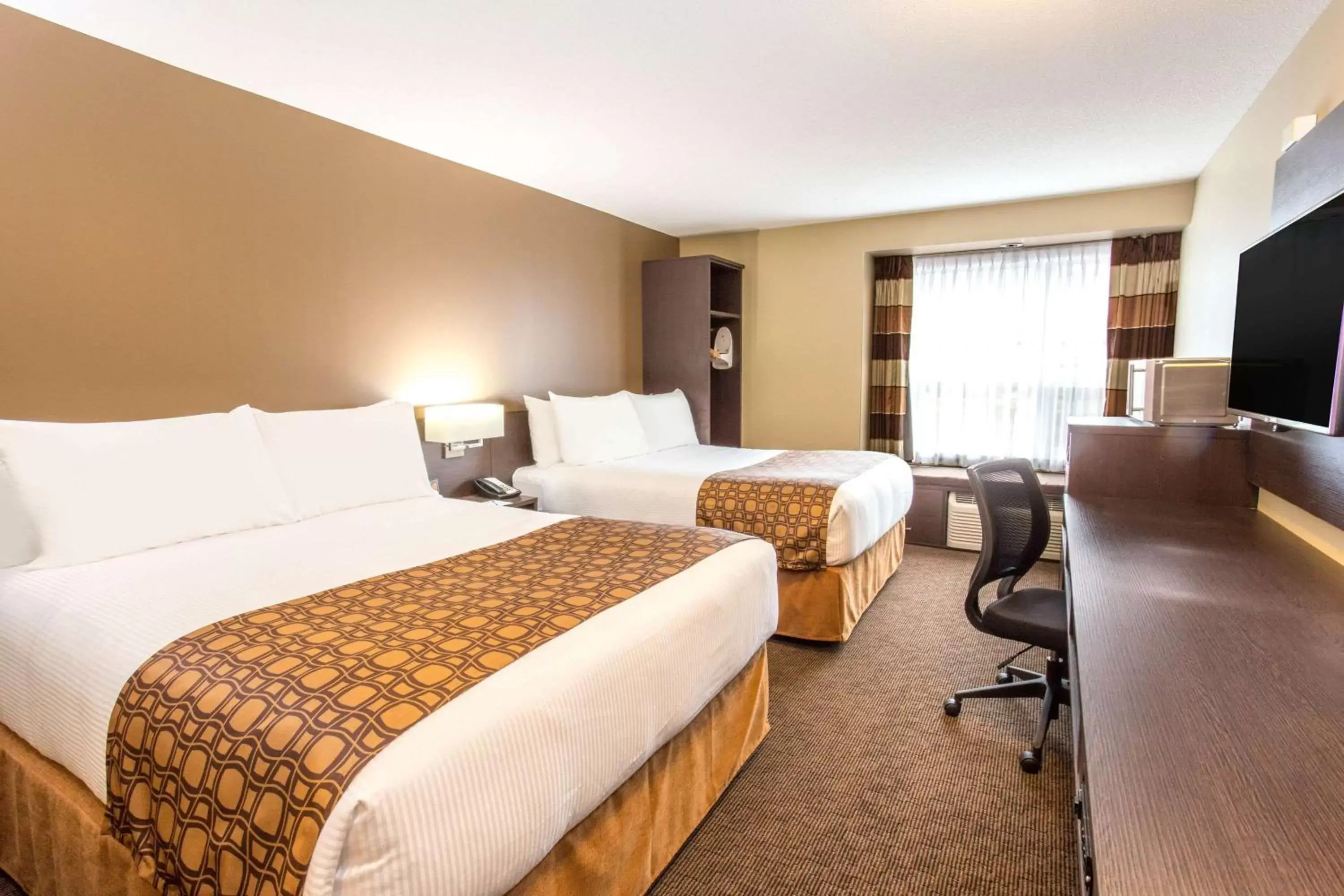 Bedroom in Microtel Inn & Suites by Wyndham Whitecourt