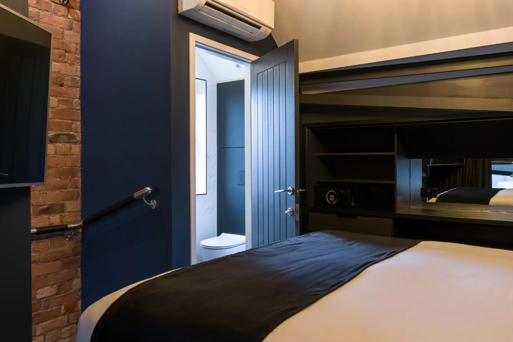 Bed in Velvet Hotel Manchester, WorldHotels Crafted