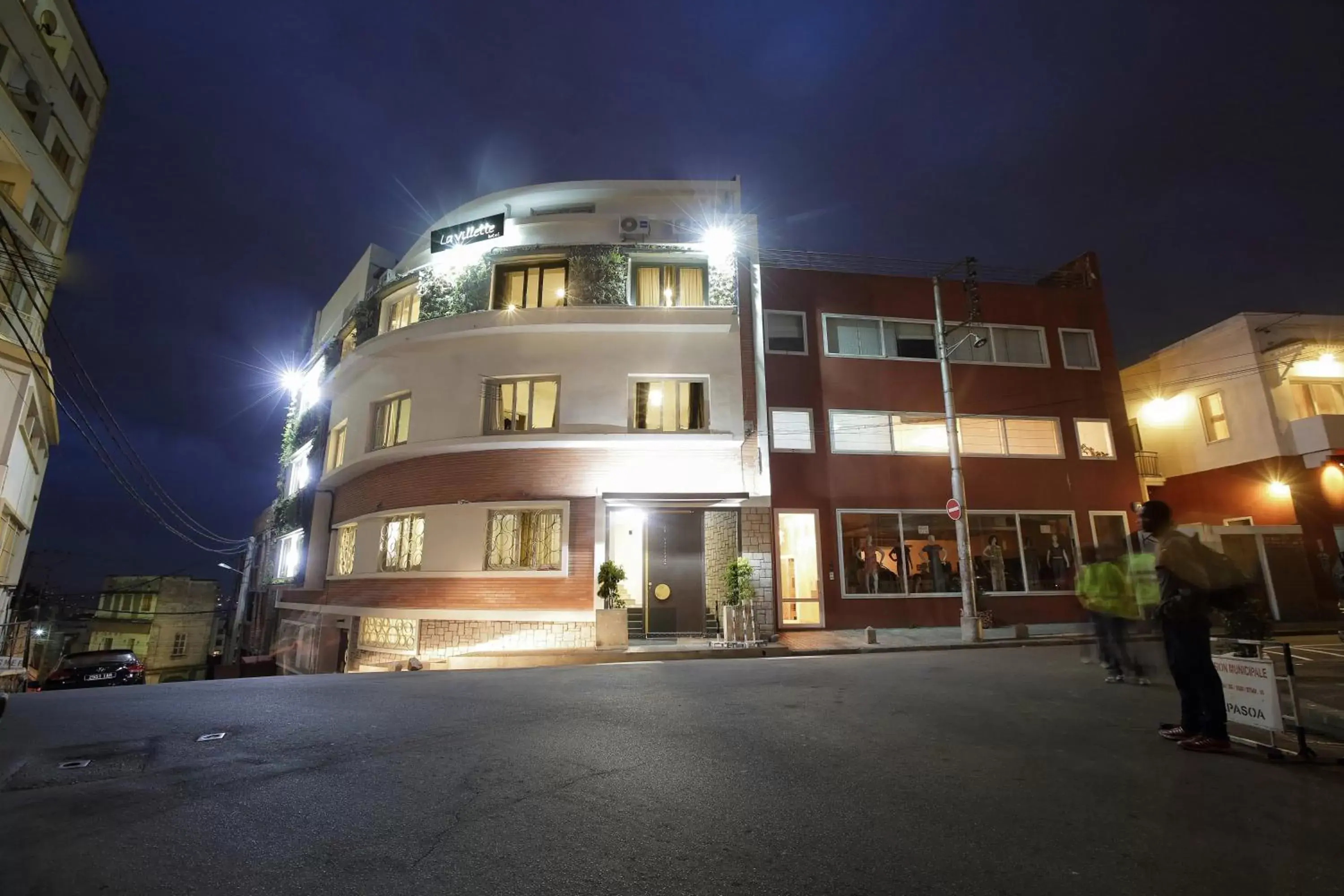 Facade/entrance in Hotel La Villette Facade/entrance in Hotel La Villette