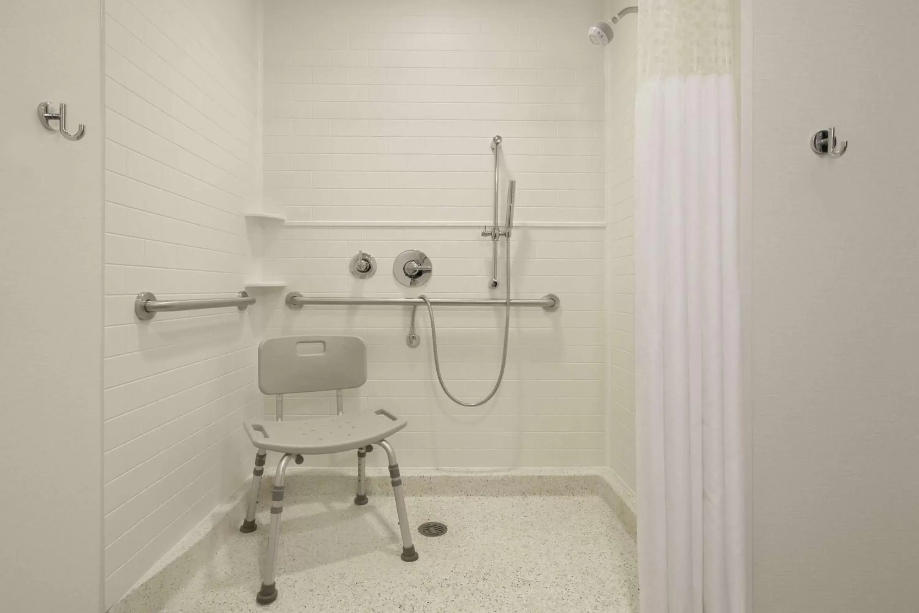 Bathroom in Hampton Inn Reading/Wyomissing