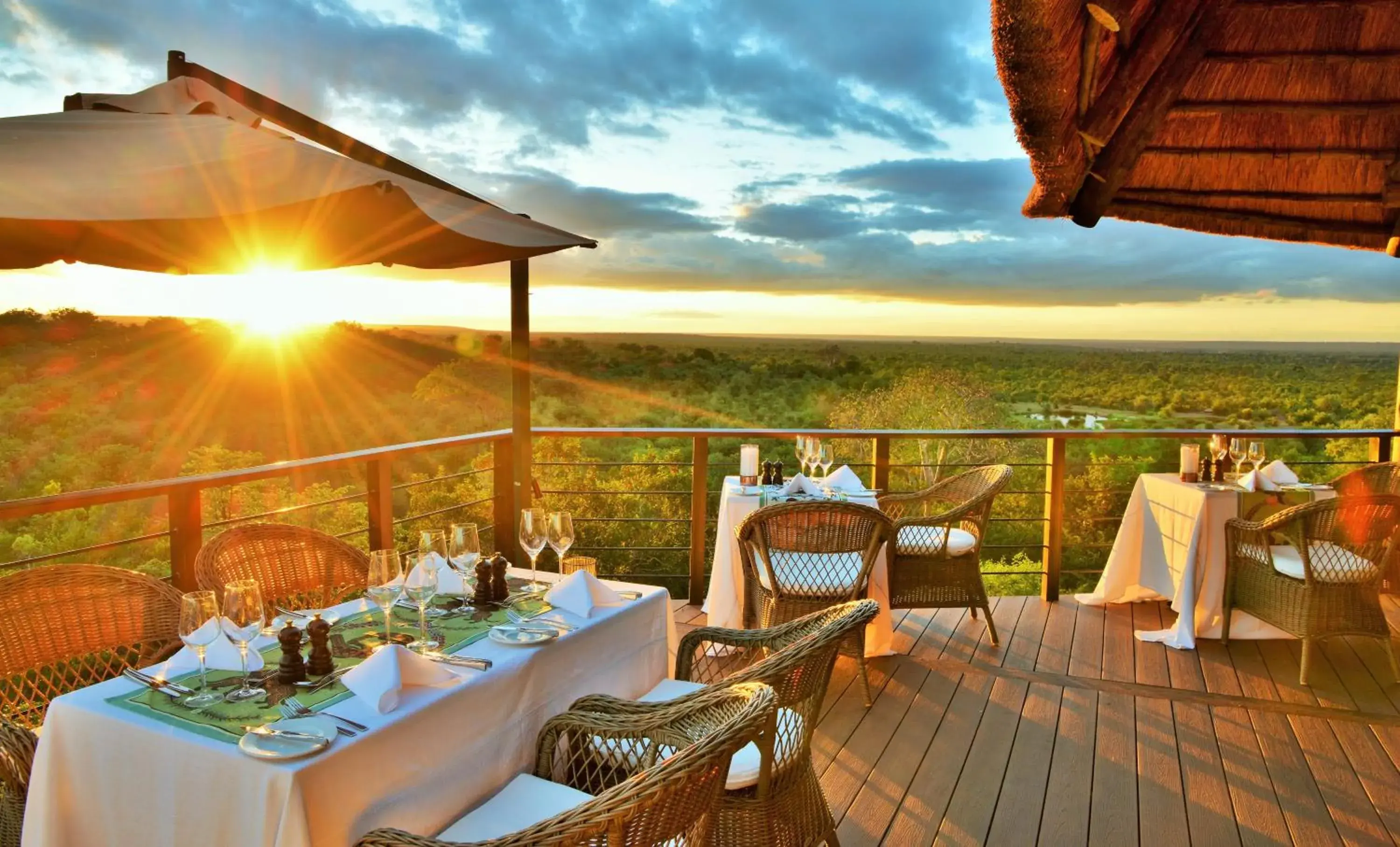 Lounge or bar, Restaurant/Places to Eat in Victoria Falls Safari Club