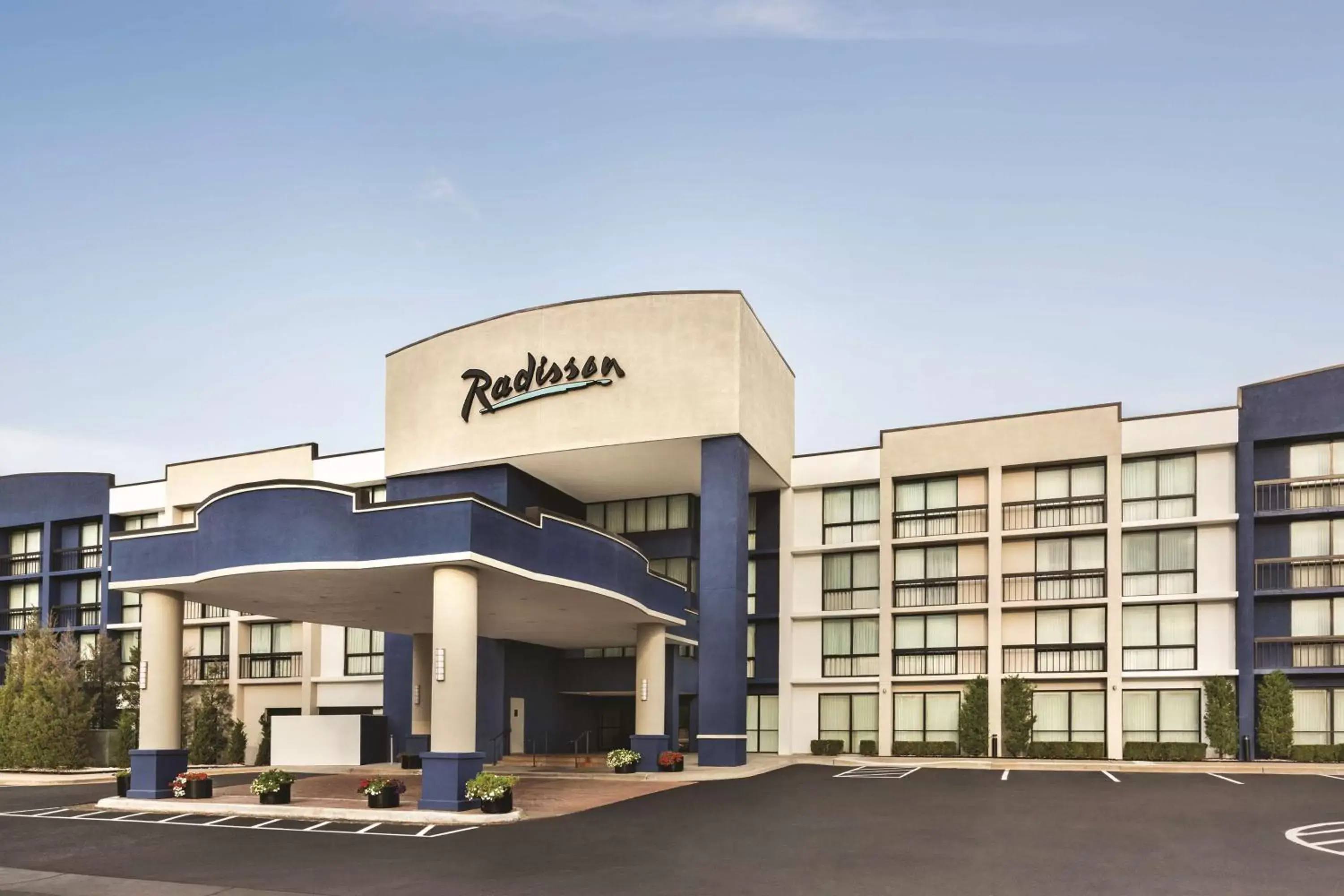Property building in Radisson Hotel Lenexa Overland Park Property building in Radisson Hotel Lenexa Overland Park