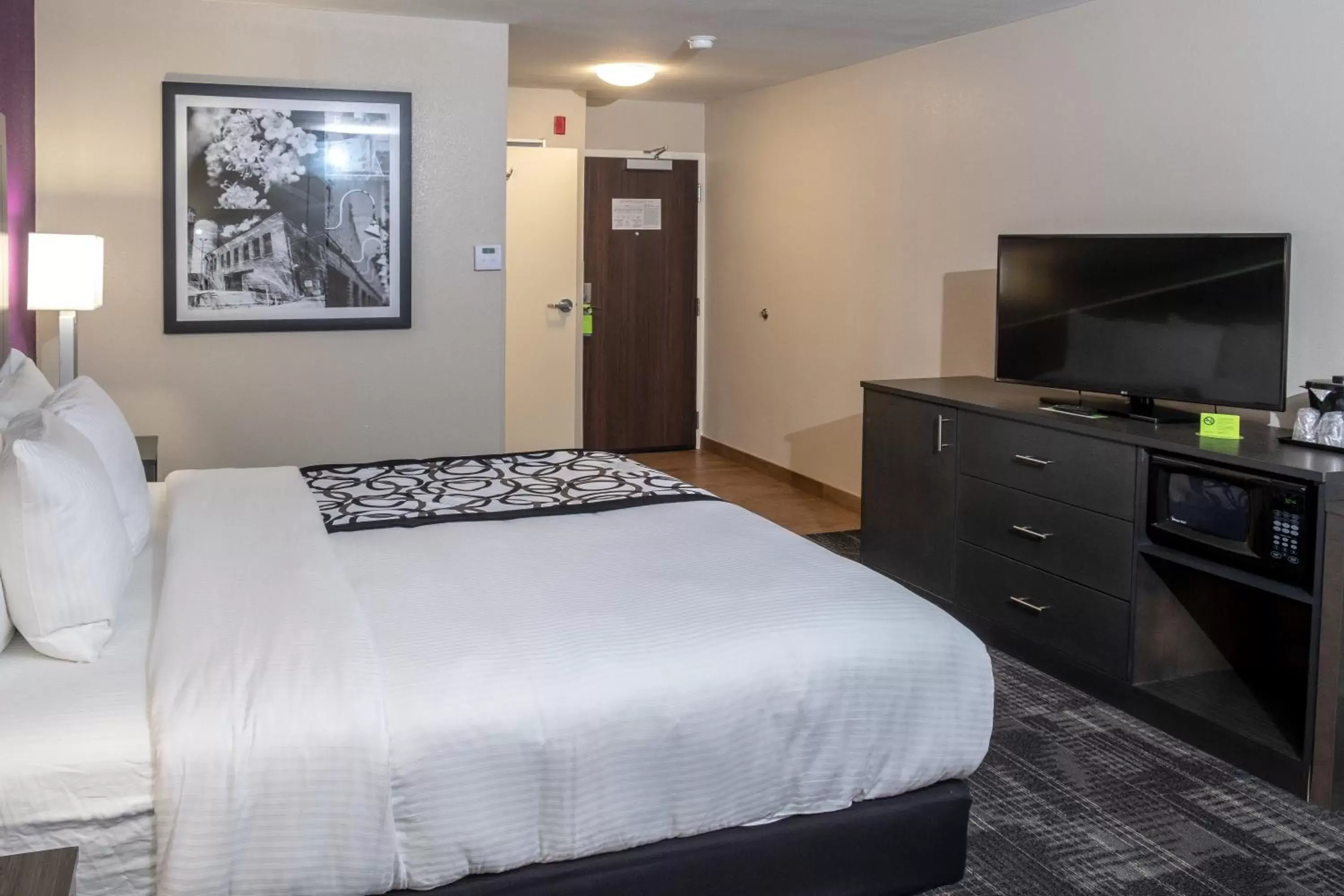 Bed in La Quinta by Wyndham Columbus MS Bed in La Quinta by Wyndham Columbus MS