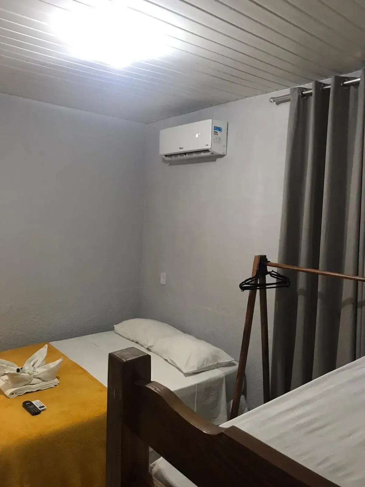 air conditioner, Bed in Pousada São Jorge