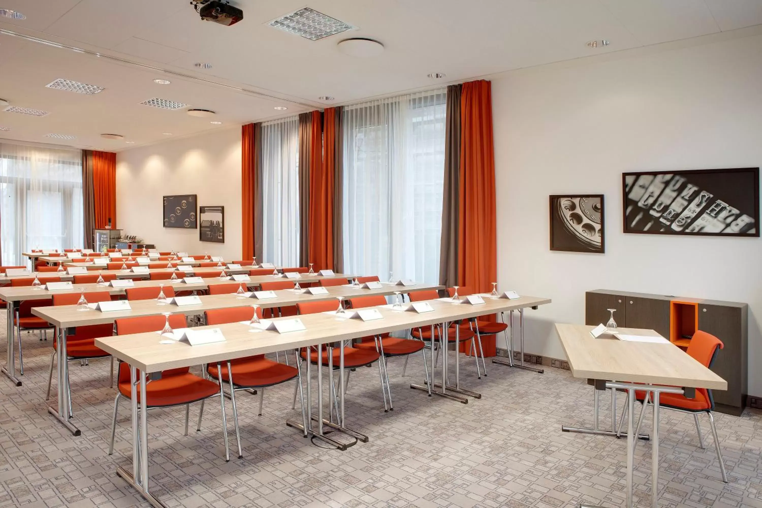 Meeting/conference room in Holiday Inn Berlin City East Side, an IHG Hotel