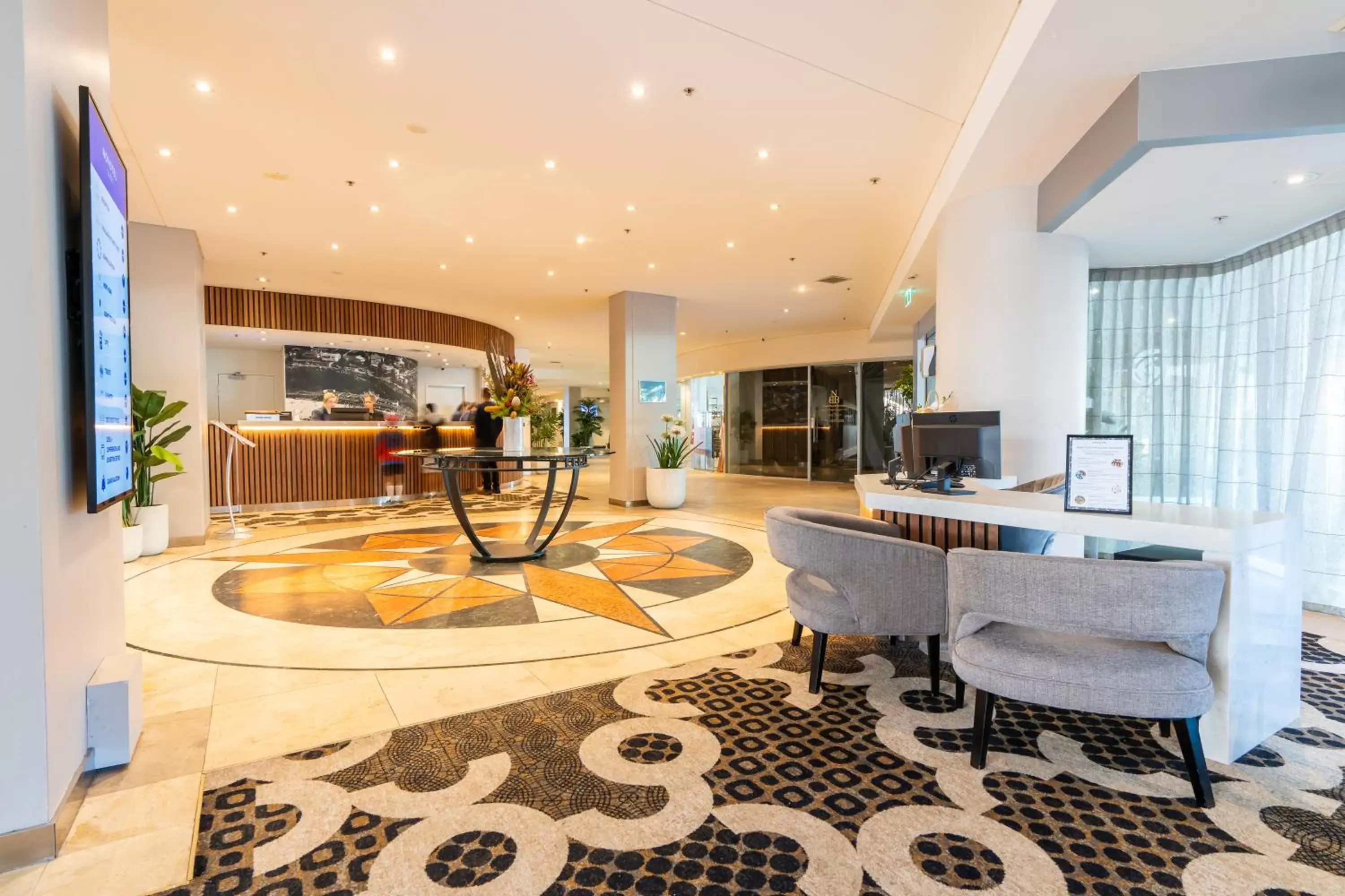 Lobby or reception in Novotel Wollongong Northbeach