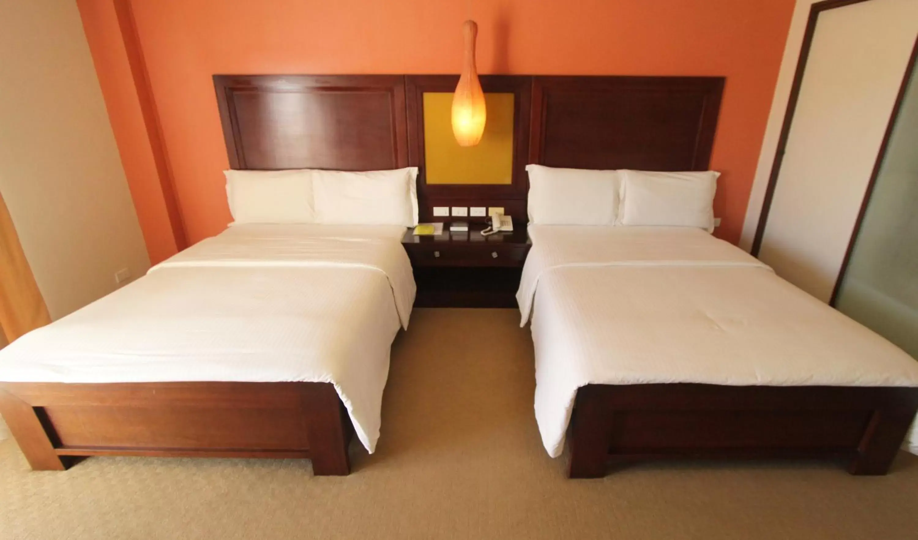 Junior Suite Queen Bed in Coron Gateway Hotel & Suites Junior Suite Queen Bed in Coron Gateway Hotel & Suites