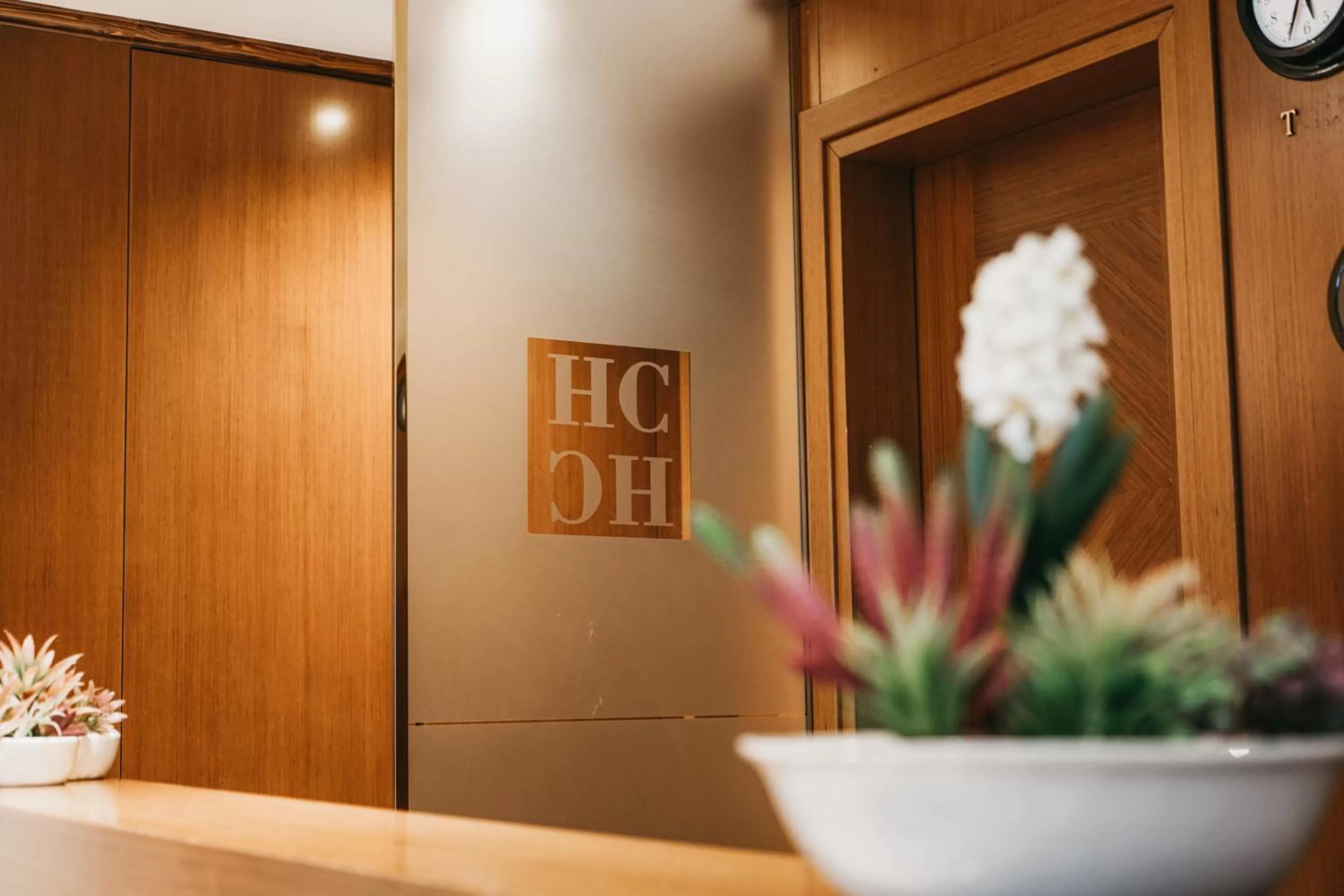 Text overlay in Center Hotel