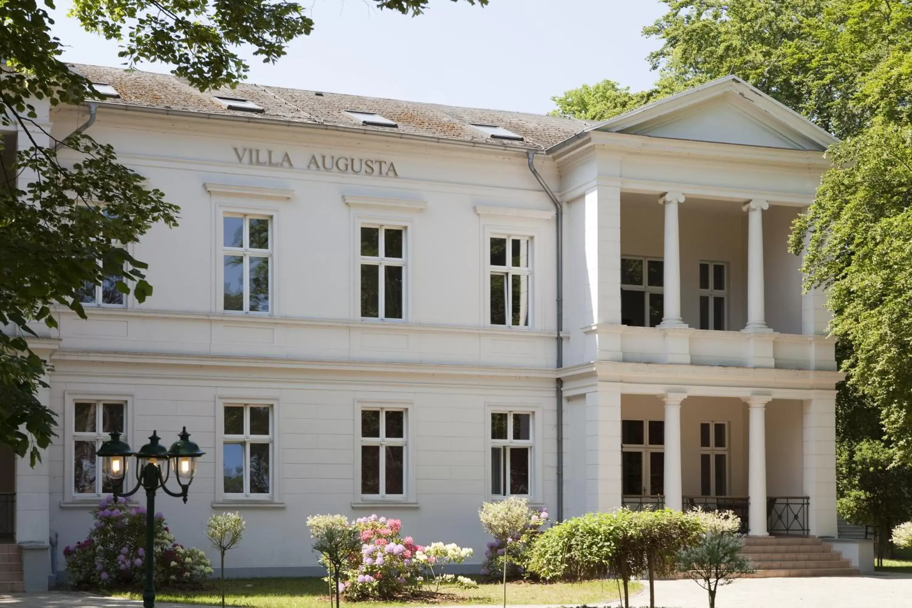 Facade/entrance, Property Building in Steigenberger Grandhotel & Spa Heringsdorf