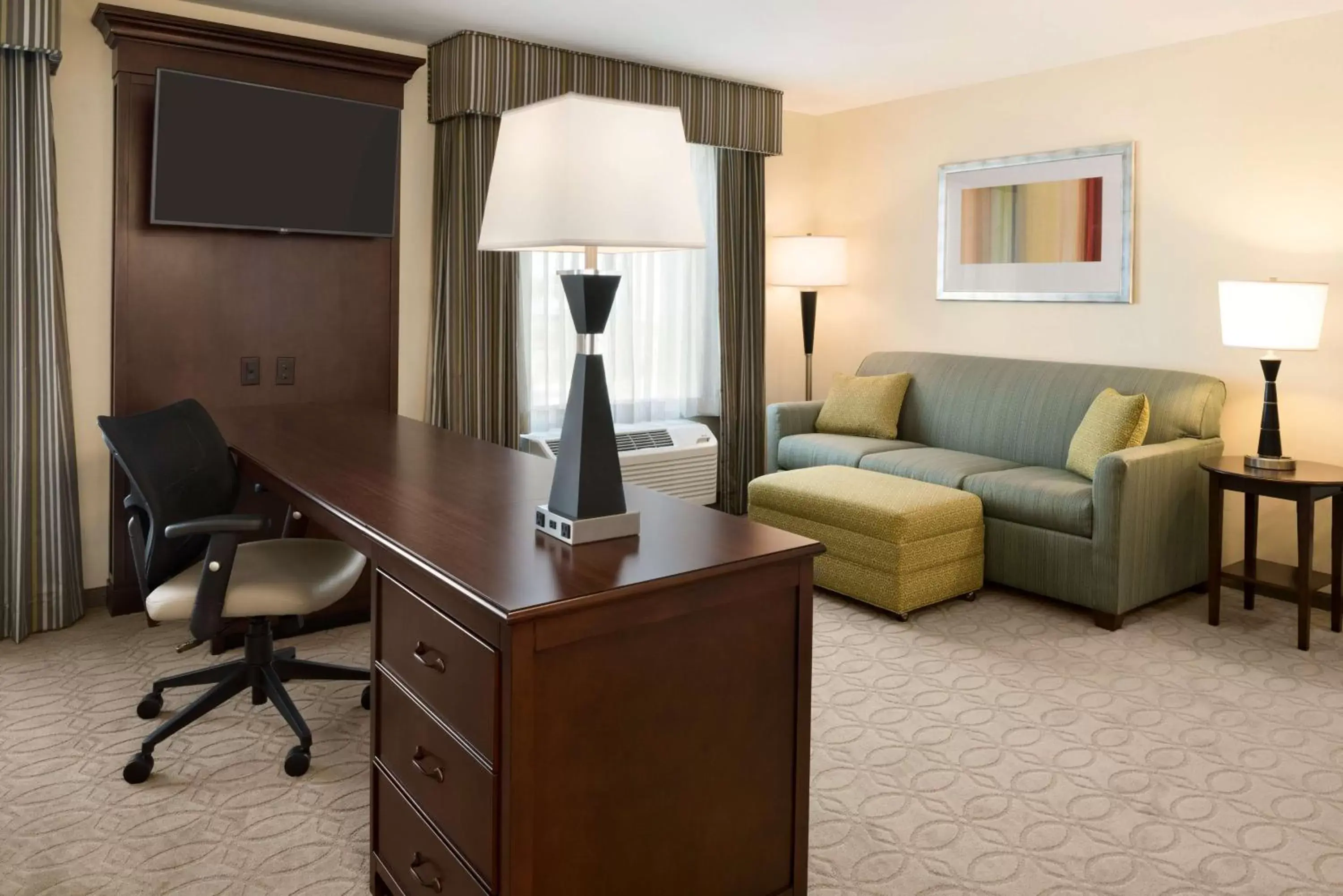 Bed, Seating Area in Hampton Inn & Suites Corpus Christi, TX