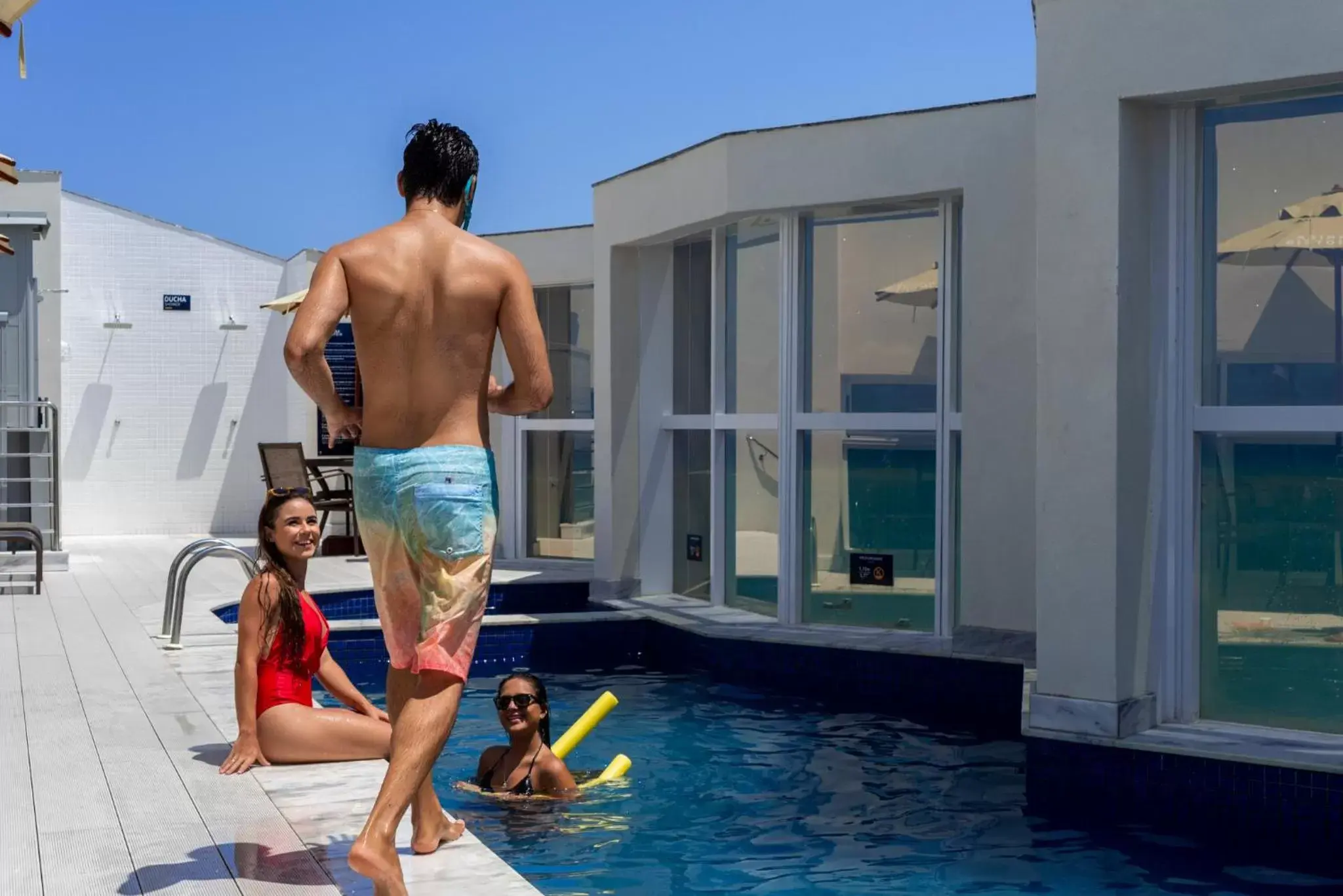 Swimming pool in Hotel Brisa Suites