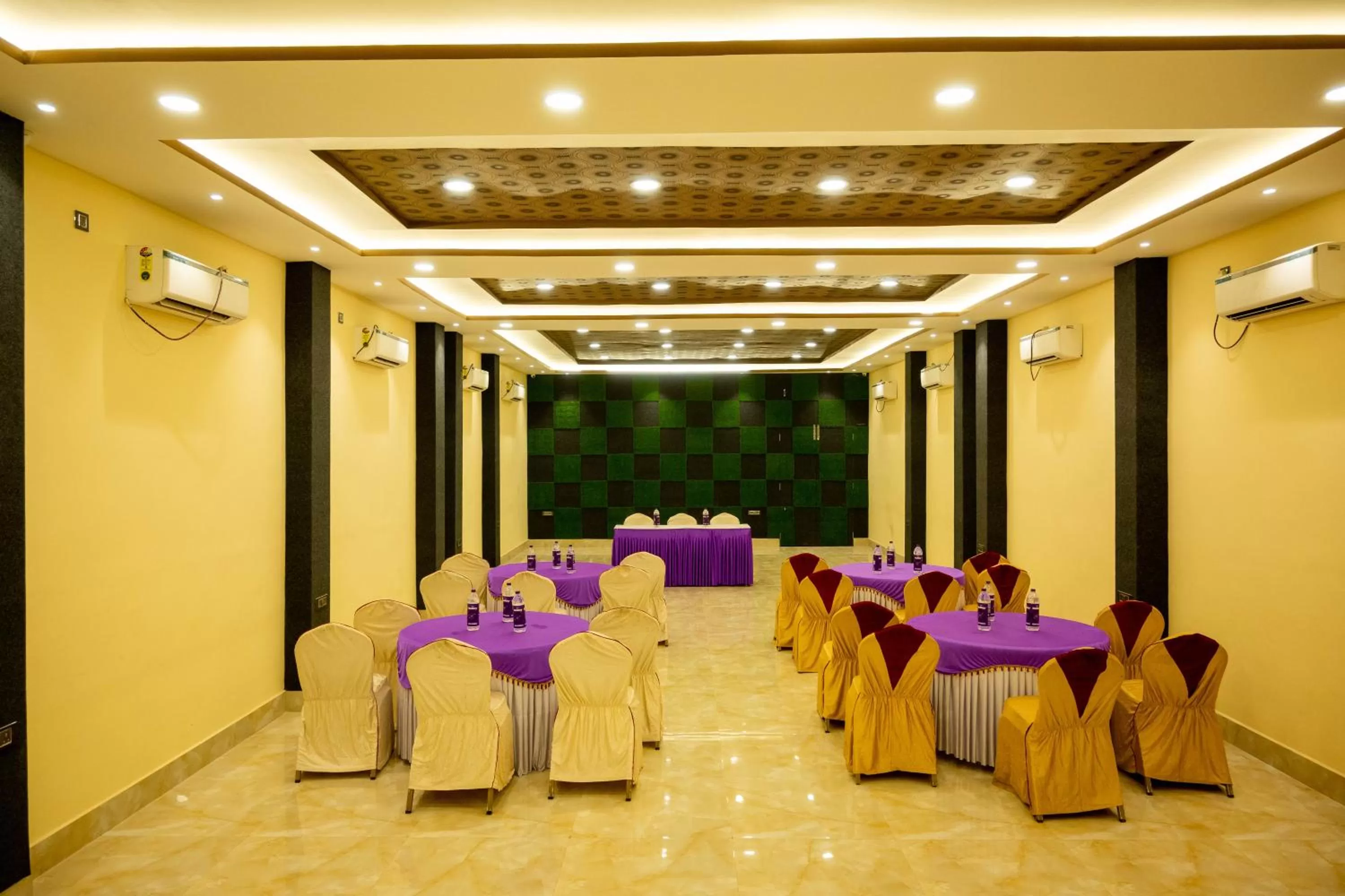 Business facilities, Banquet Facilities in Vinayak Bhavan By Vinayak Hotels