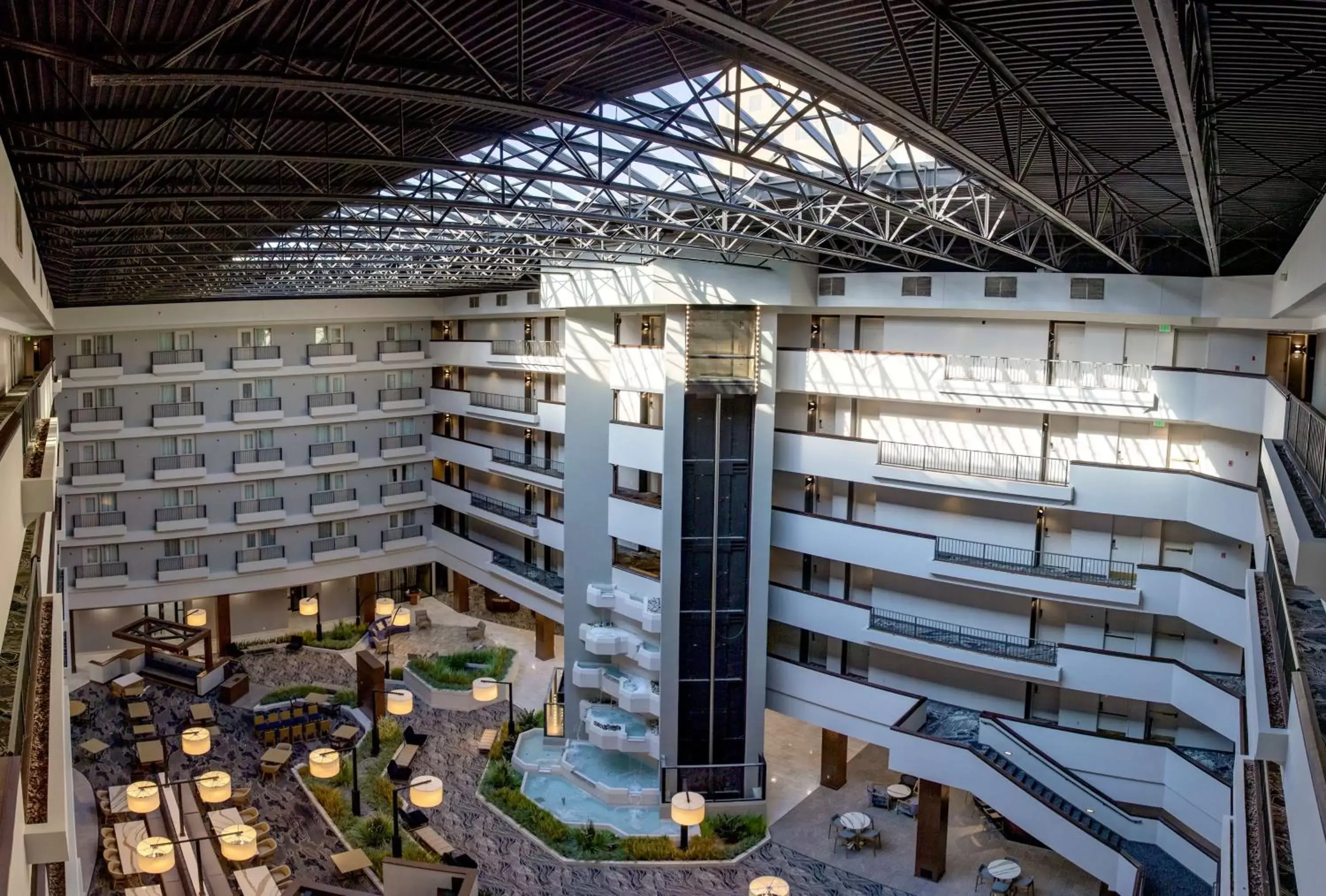 Lobby or reception in DoubleTree by Hilton Davenport Lobby or reception in DoubleTree by Hilton Davenport