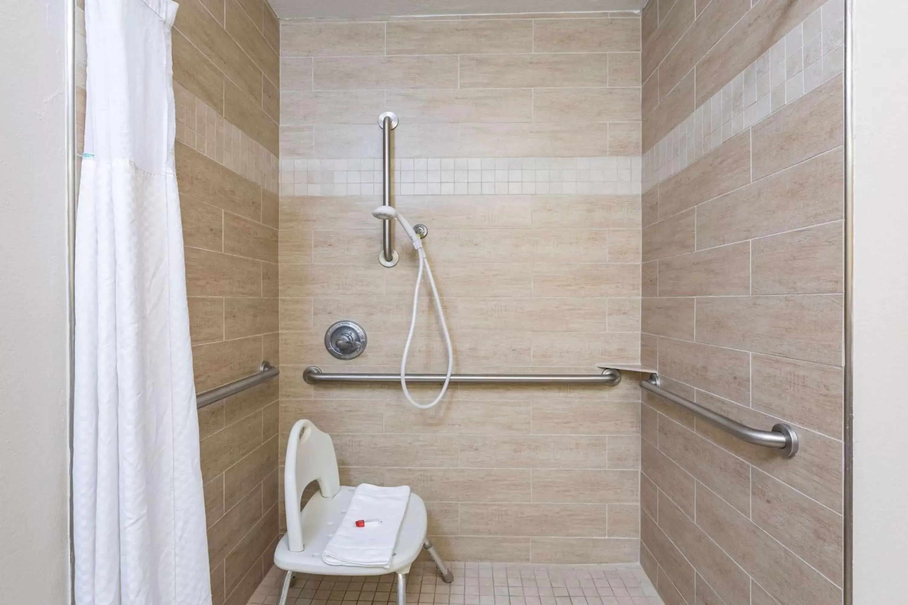Shower, Bathroom in Baymont by Wyndham Midway Tallahassee
