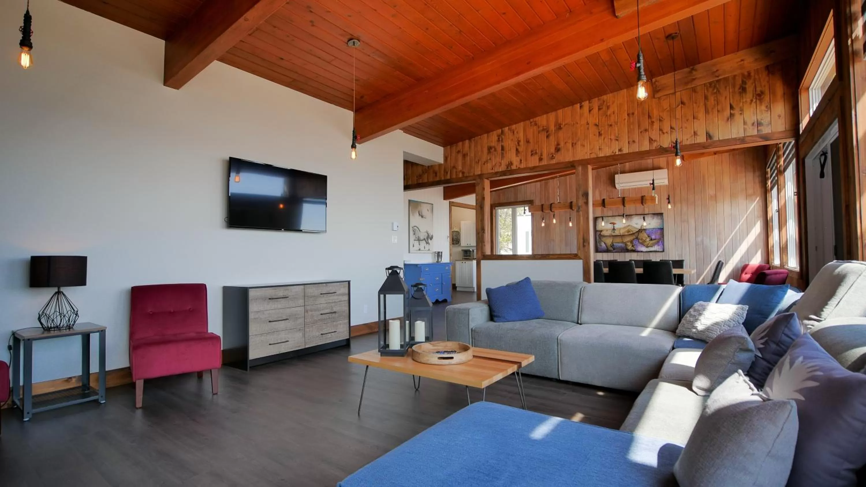 Communal lounge/ TV room in Riôtel Carleton-sur-Mer