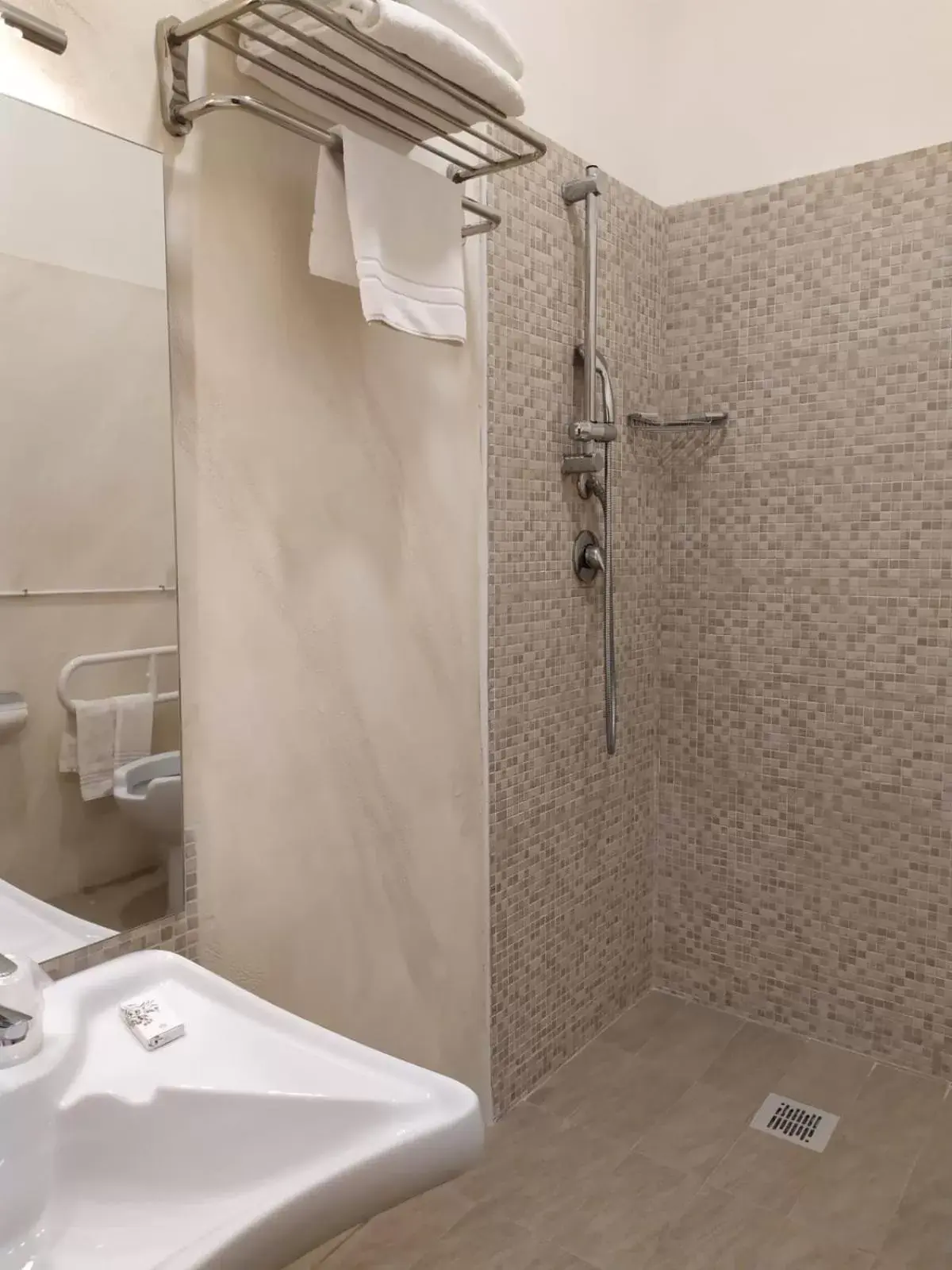 Shower, Bathroom in Moonlight Hotel&Suites